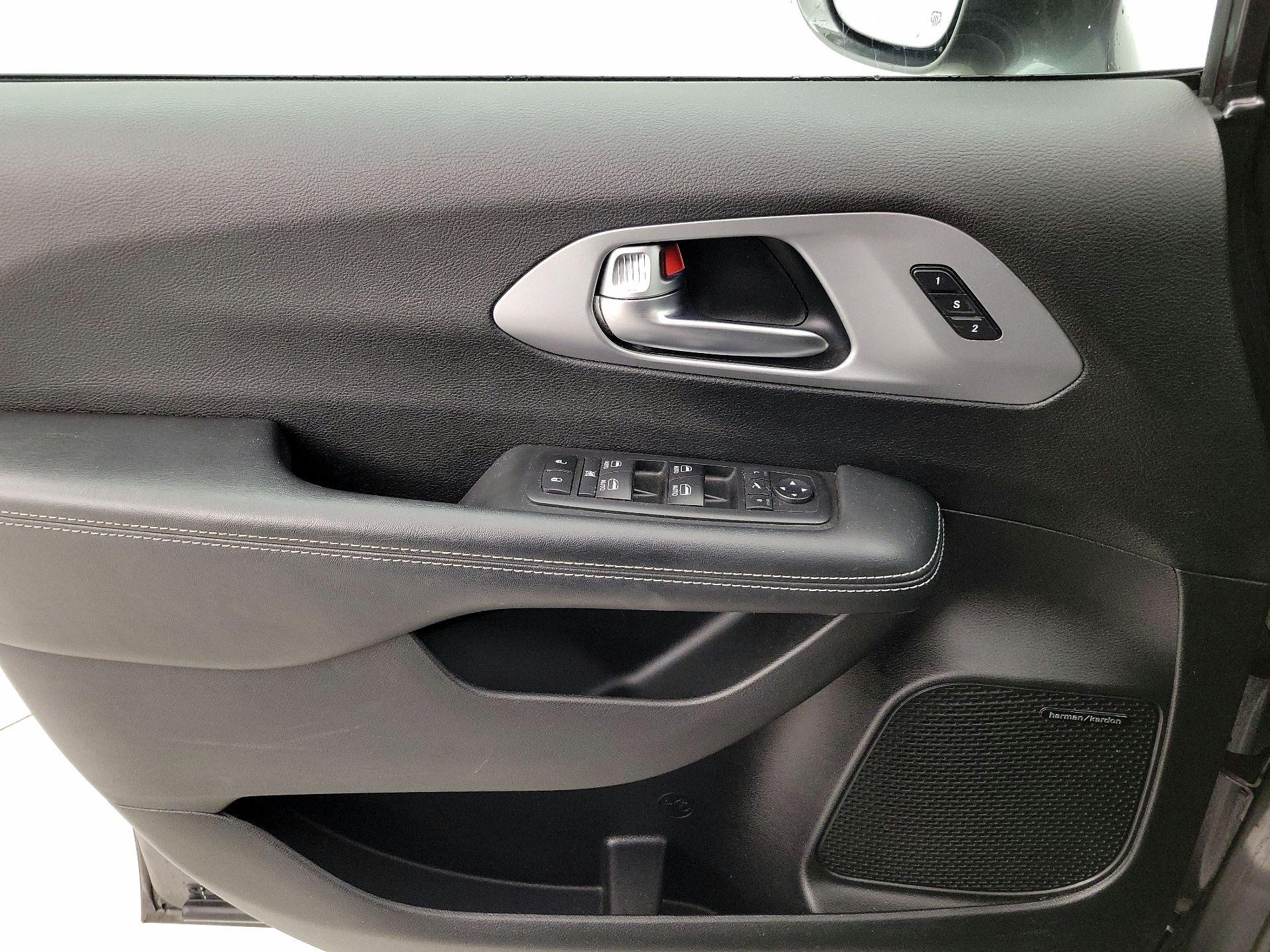 Thumbnail: 2019 Chrysler Pacifica - 12