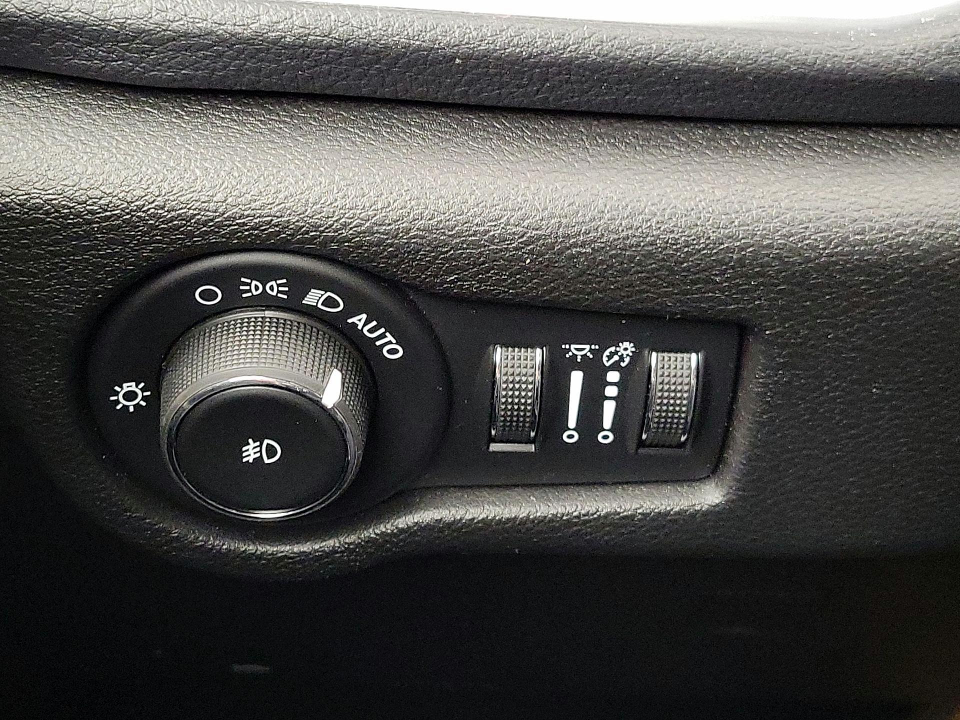 Thumbnail: 2019 Chrysler Pacifica - 13