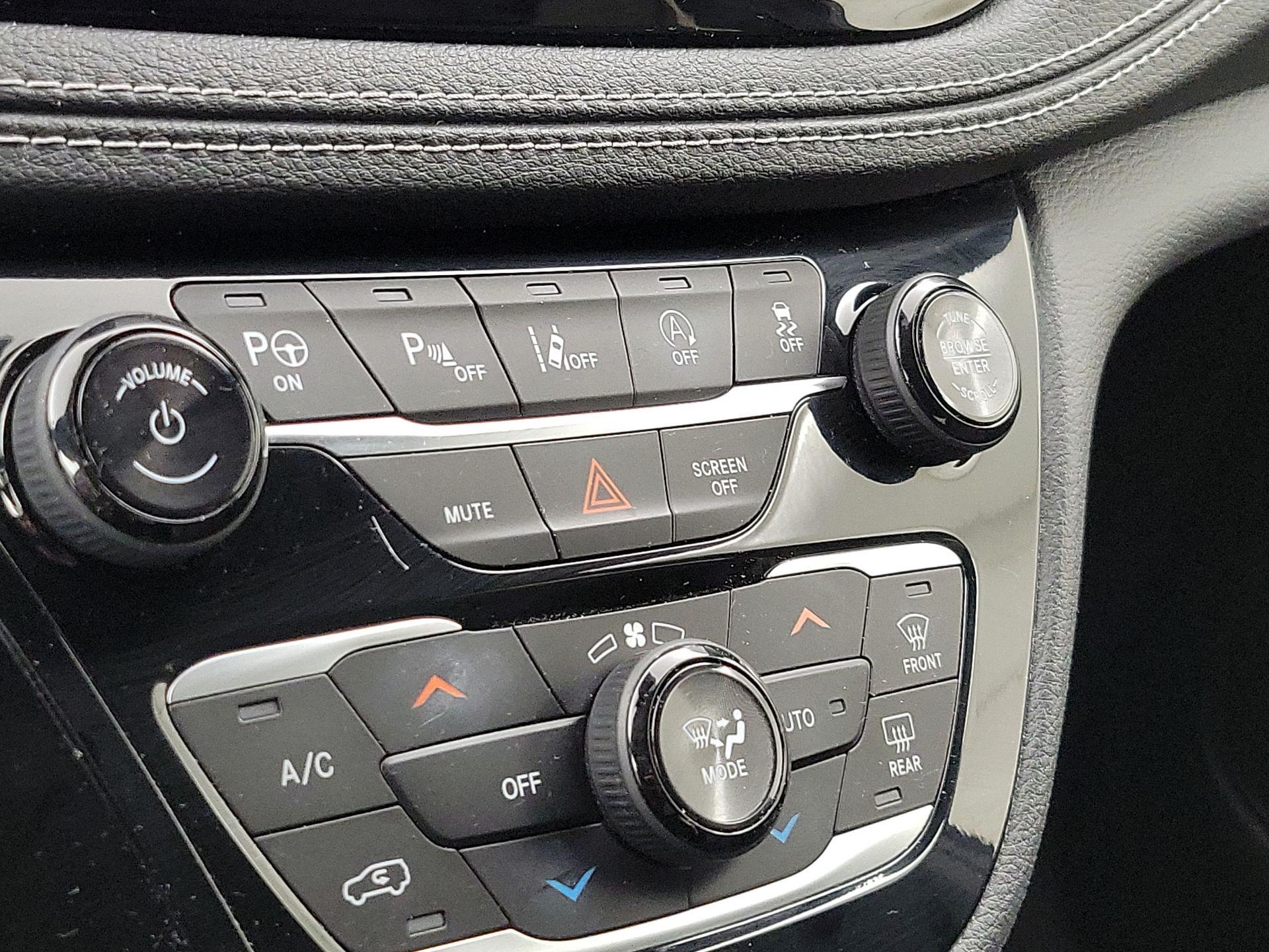 Thumbnail: 2019 Chrysler Pacifica - 17