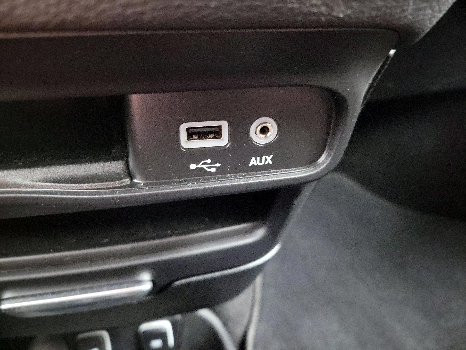 Thumbnail: 2019 Chrysler Pacifica - 19