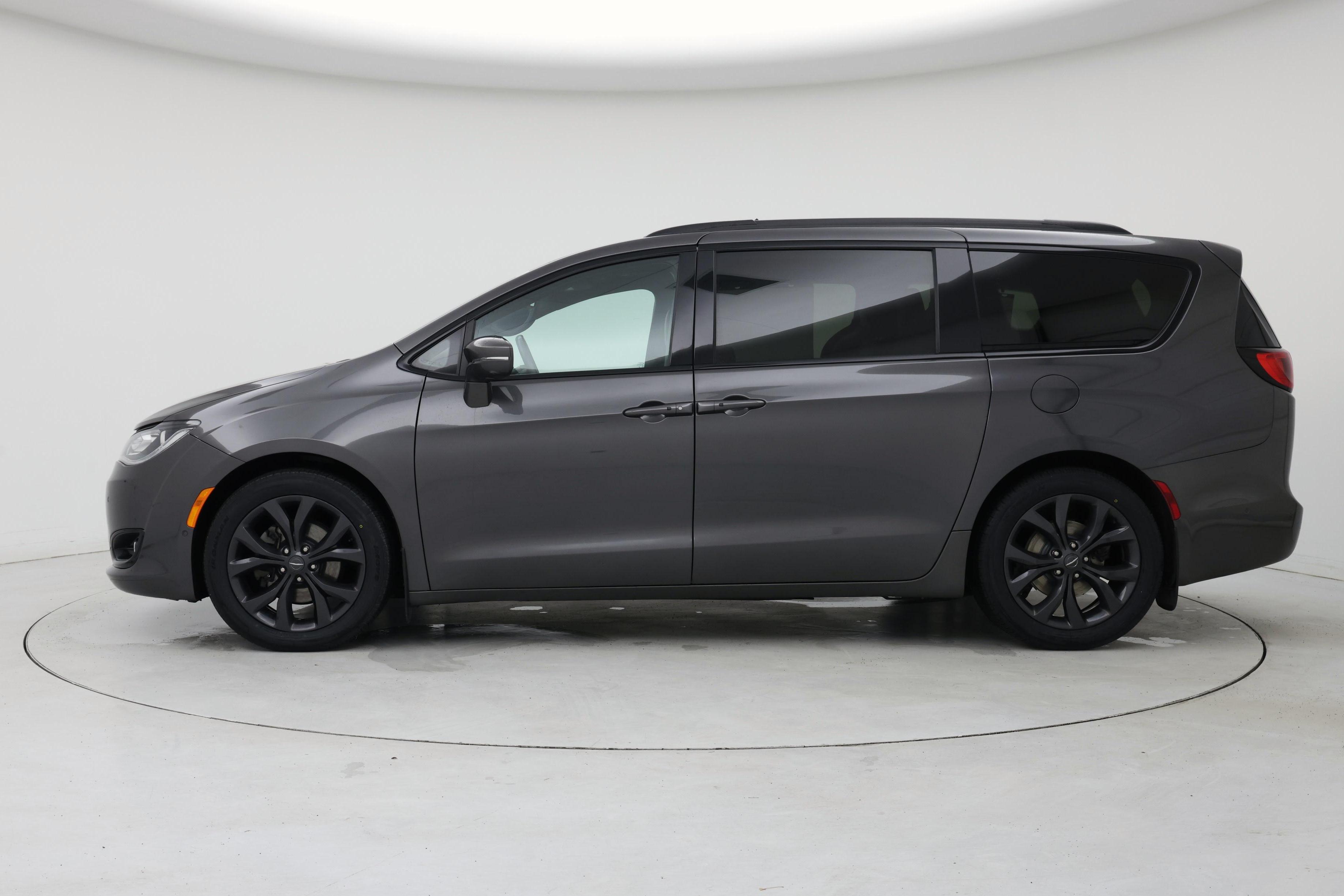 Thumbnail: 2019 Chrysler Pacifica - 3