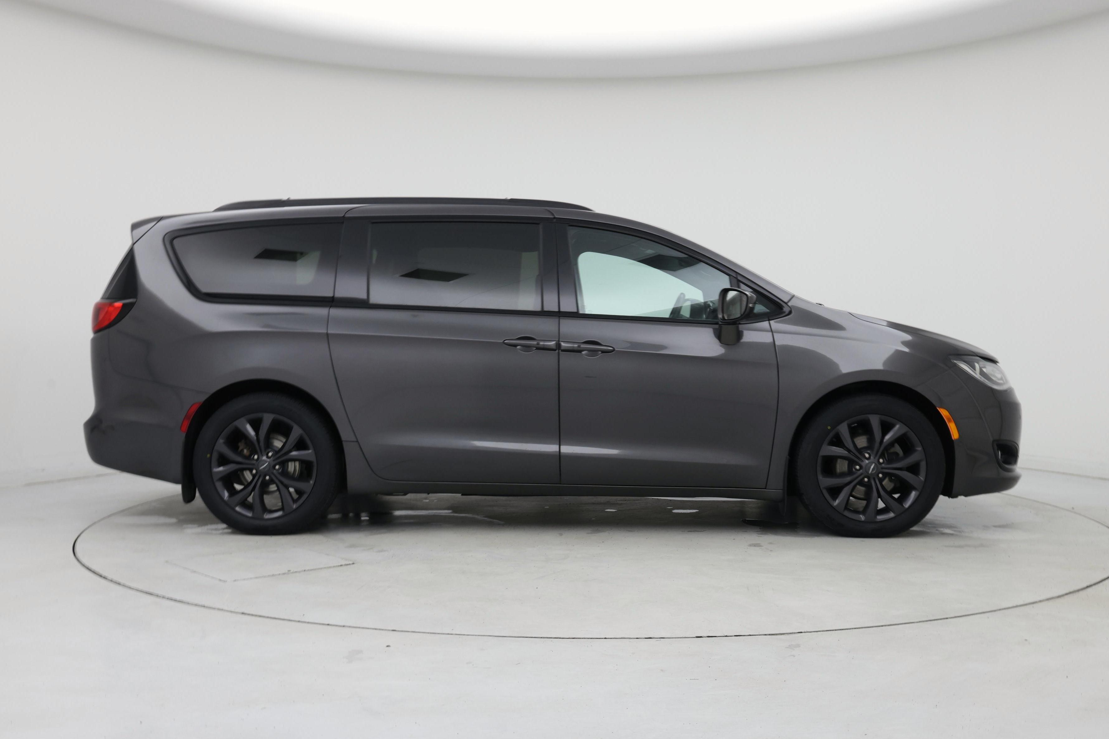 Thumbnail: 2019 Chrysler Pacifica - 7