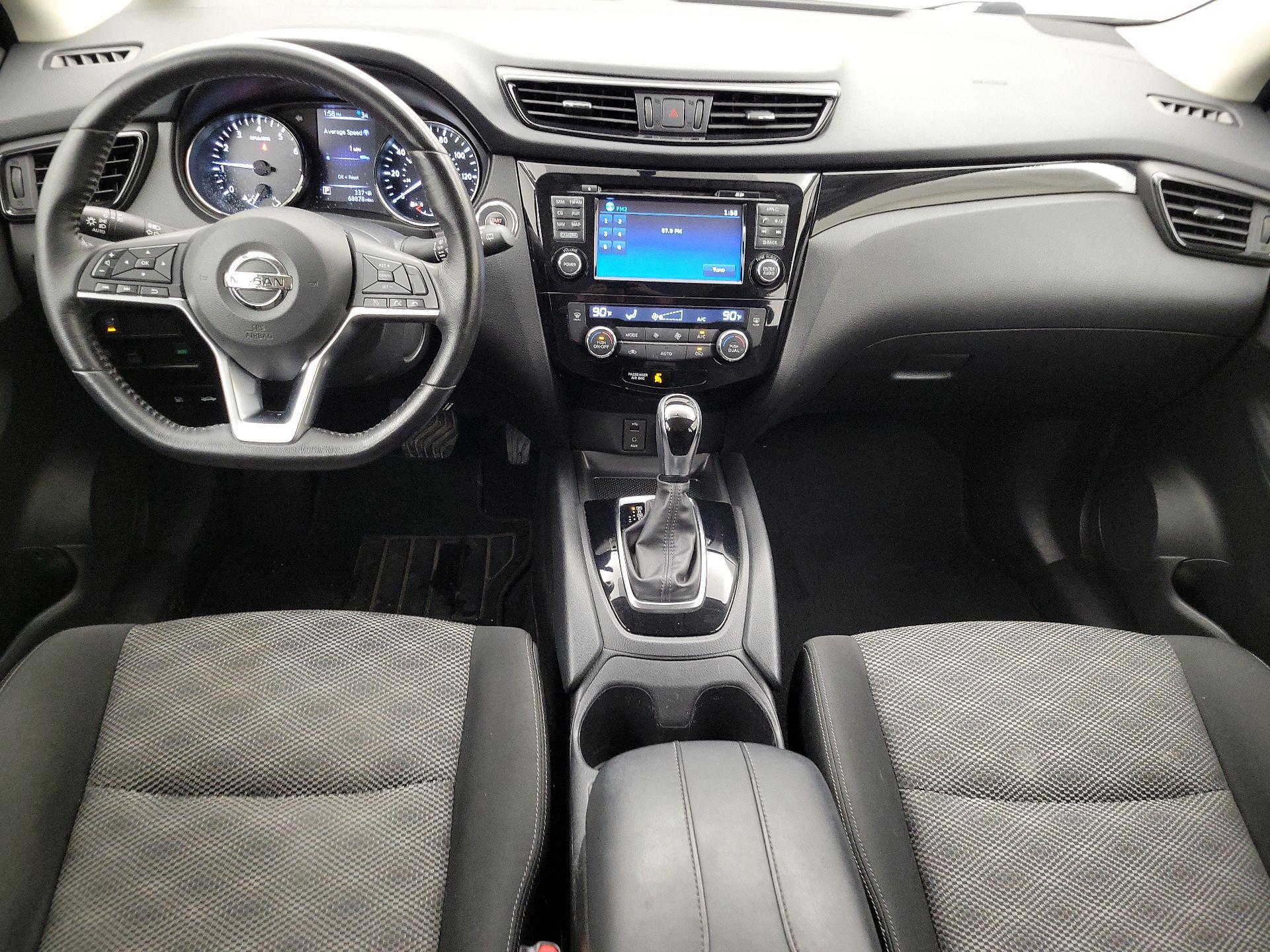 Thumbnail: 2017 Nissan Rogue Sport - 9