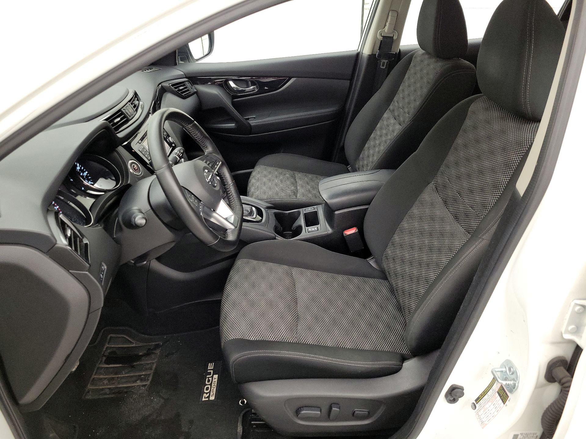 Thumbnail: 2017 Nissan Rogue Sport - 11