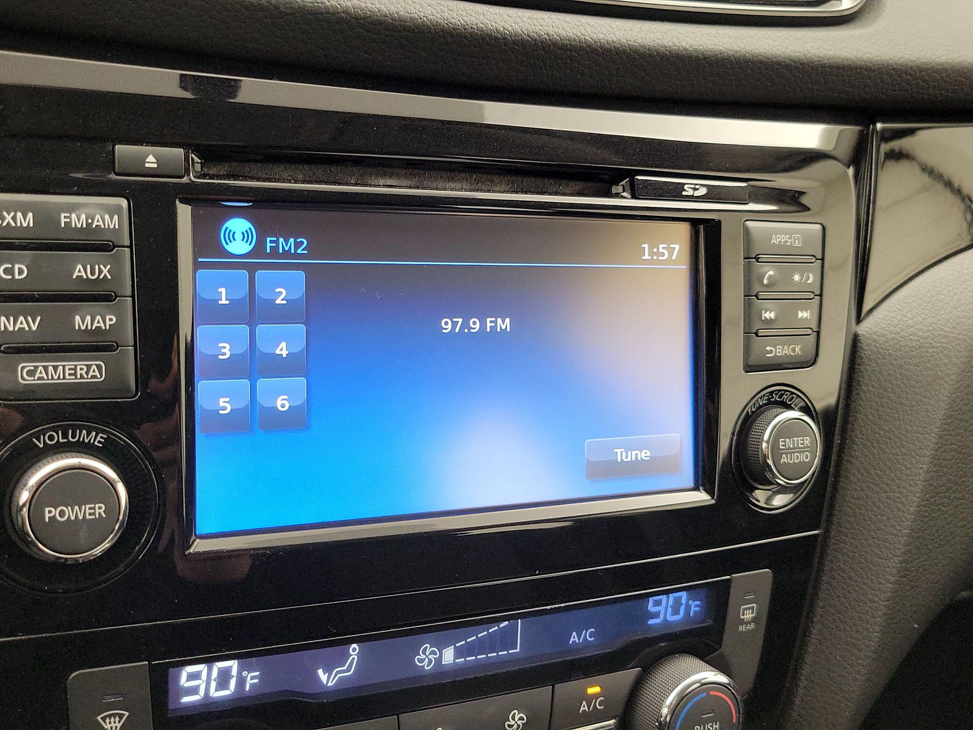 Thumbnail: 2017 Nissan Rogue Sport - 16