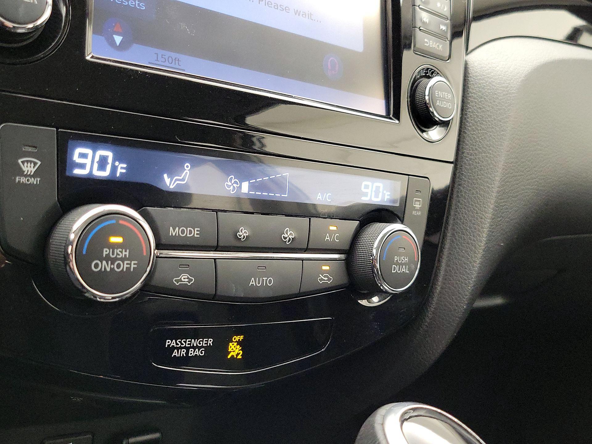 Thumbnail: 2017 Nissan Rogue Sport - 17