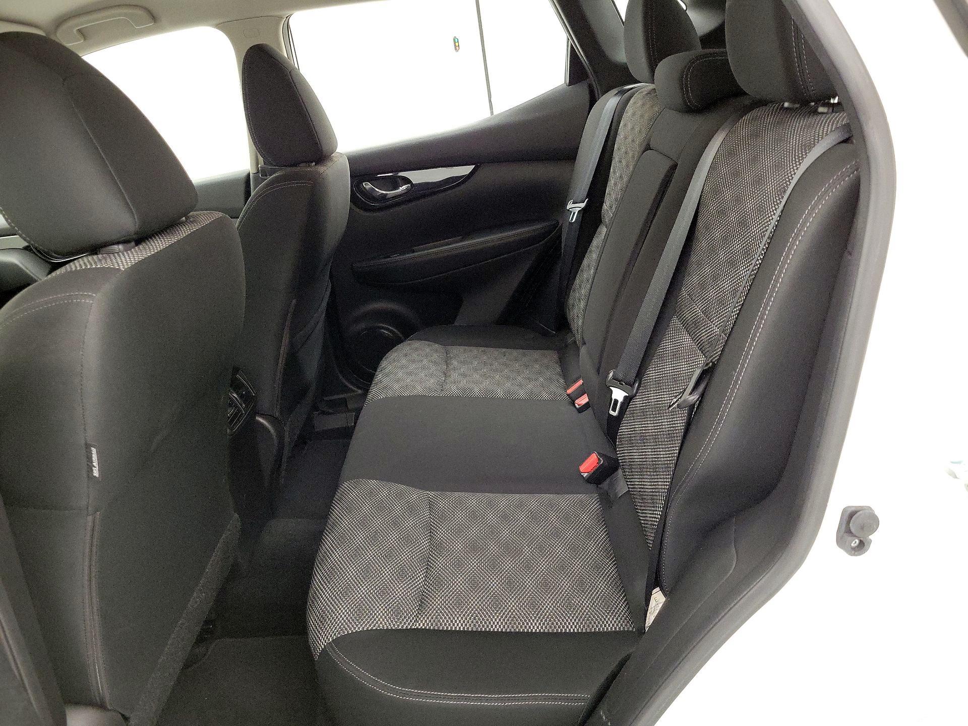 Thumbnail: 2017 Nissan Rogue Sport - 20