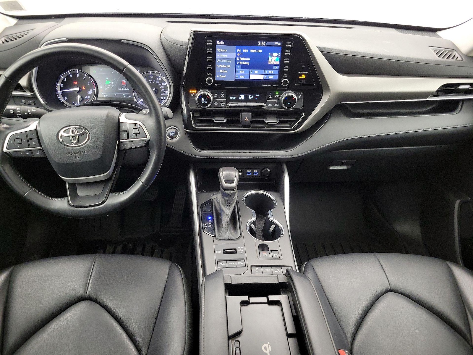 2022 Toyota Highlander XLE - Photo 10