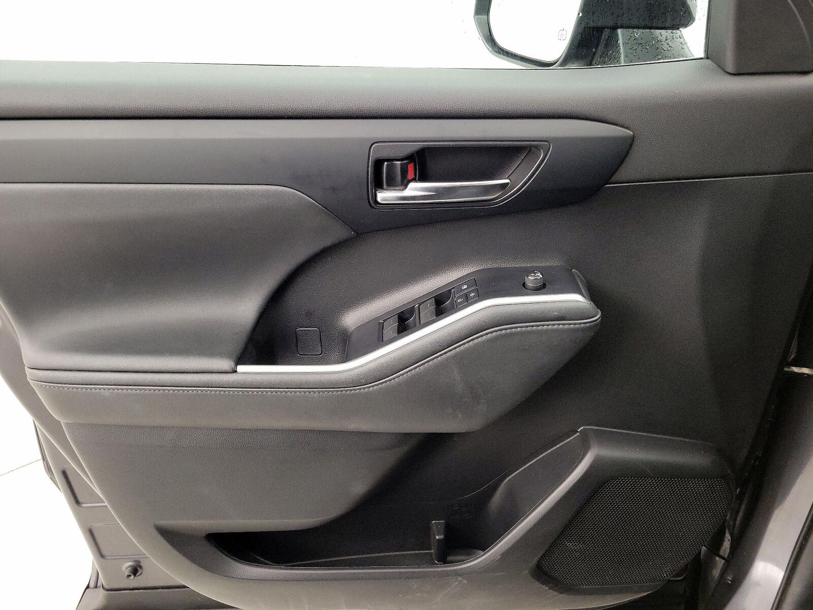2022 Toyota Highlander XLE - Photo 13