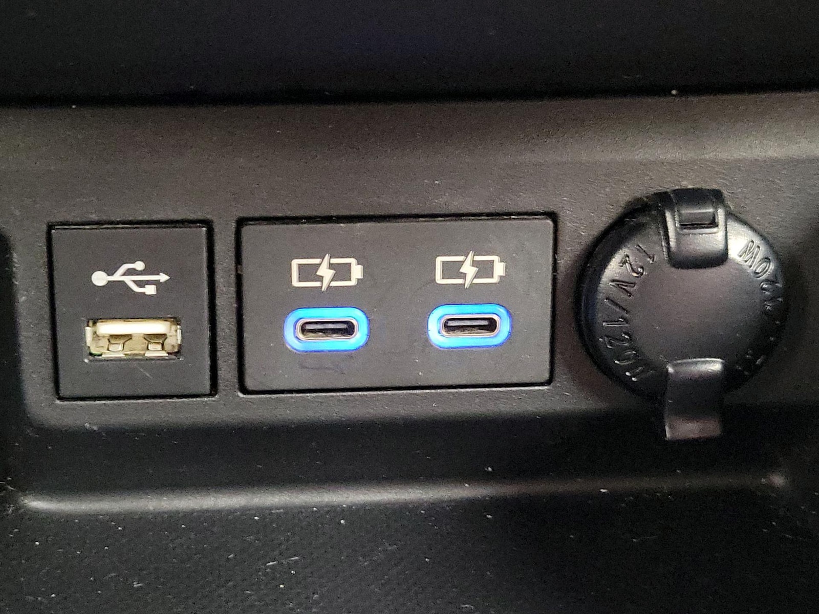 2022 Toyota Highlander XLE - Photo 19