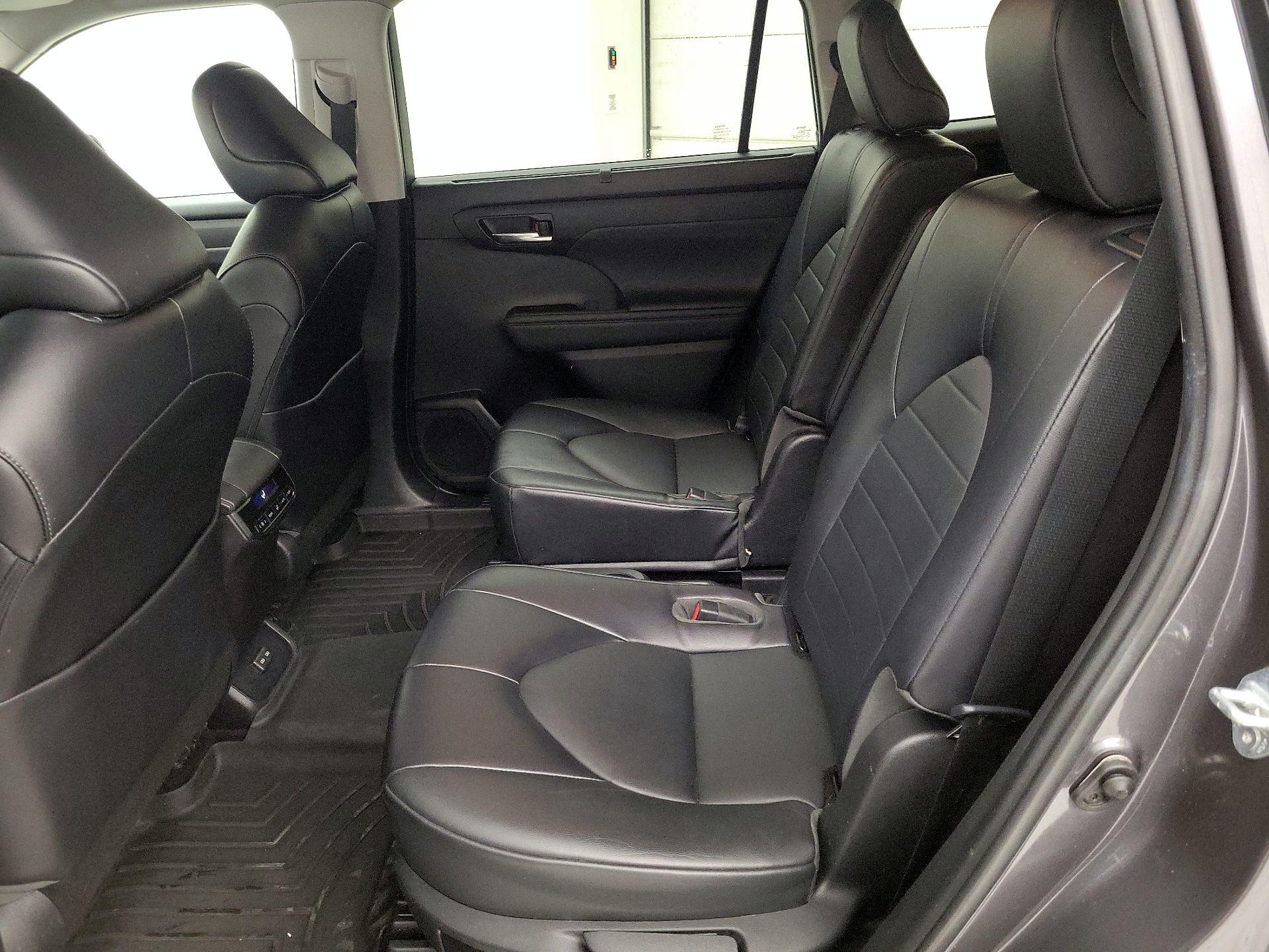 Thumbnail: 2022 Toyota Highlander - 20