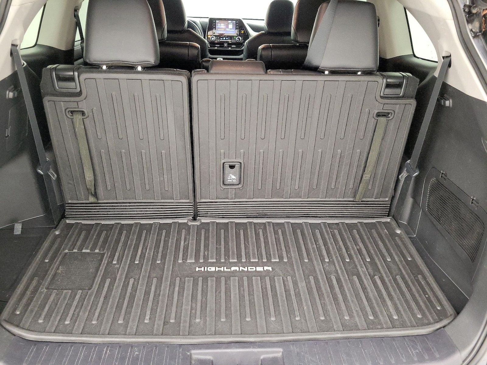 2022 Toyota Highlander XLE - Photo 23
