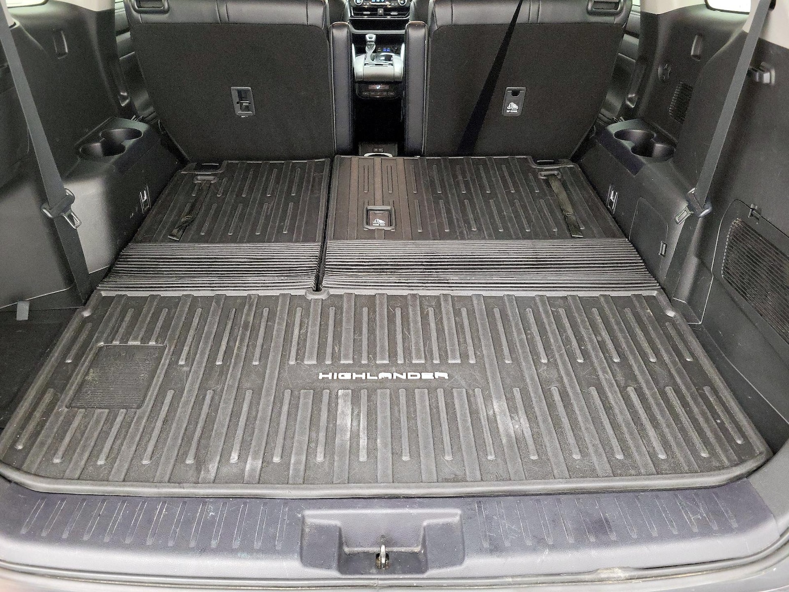 2022 Toyota Highlander XLE - Photo 24
