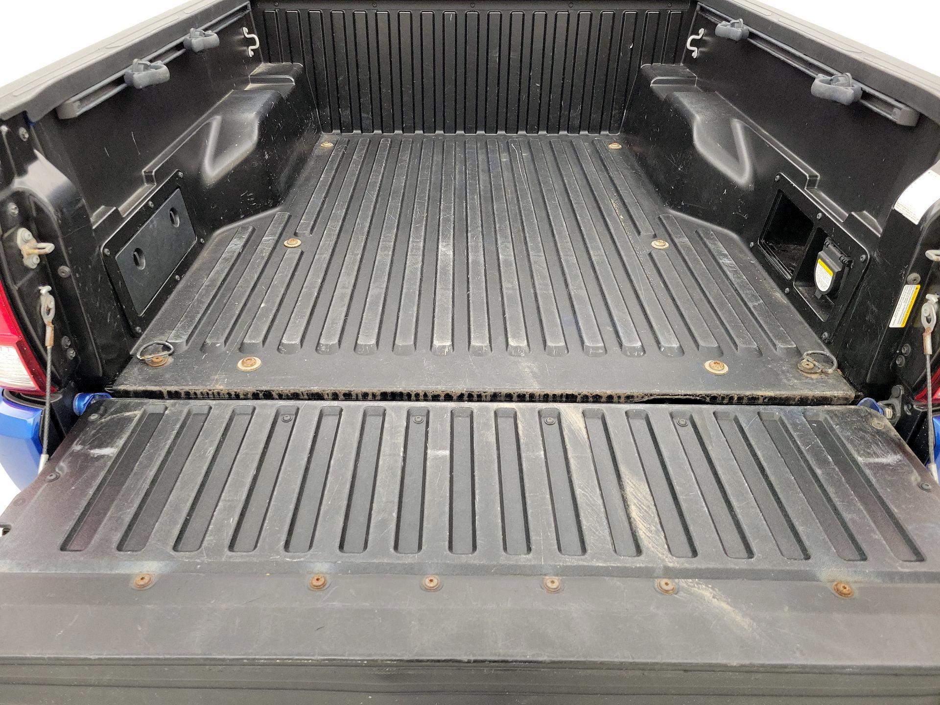 Thumbnail: 2017 Toyota Tacoma - 20