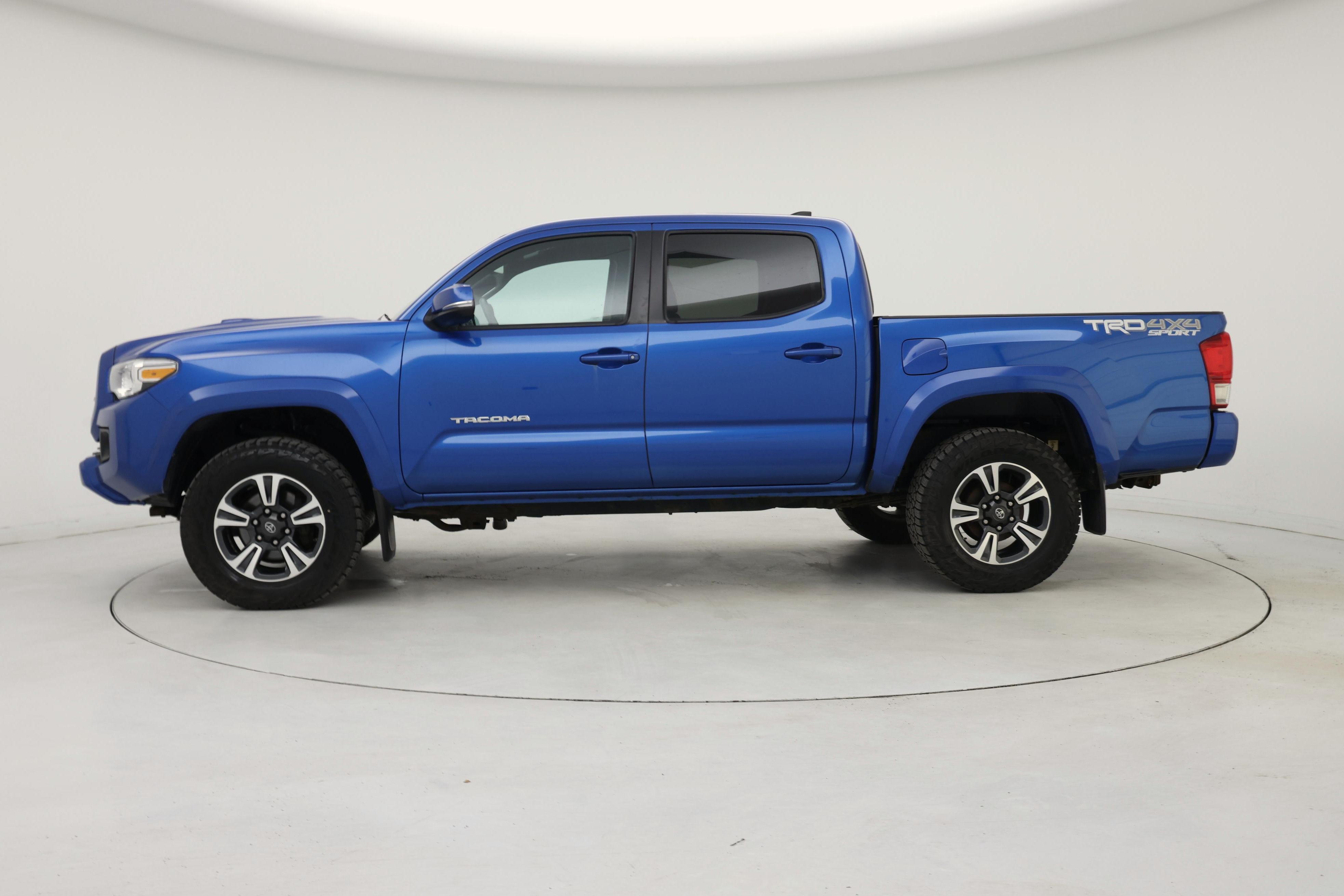 Thumbnail: 2017 Toyota Tacoma - 3