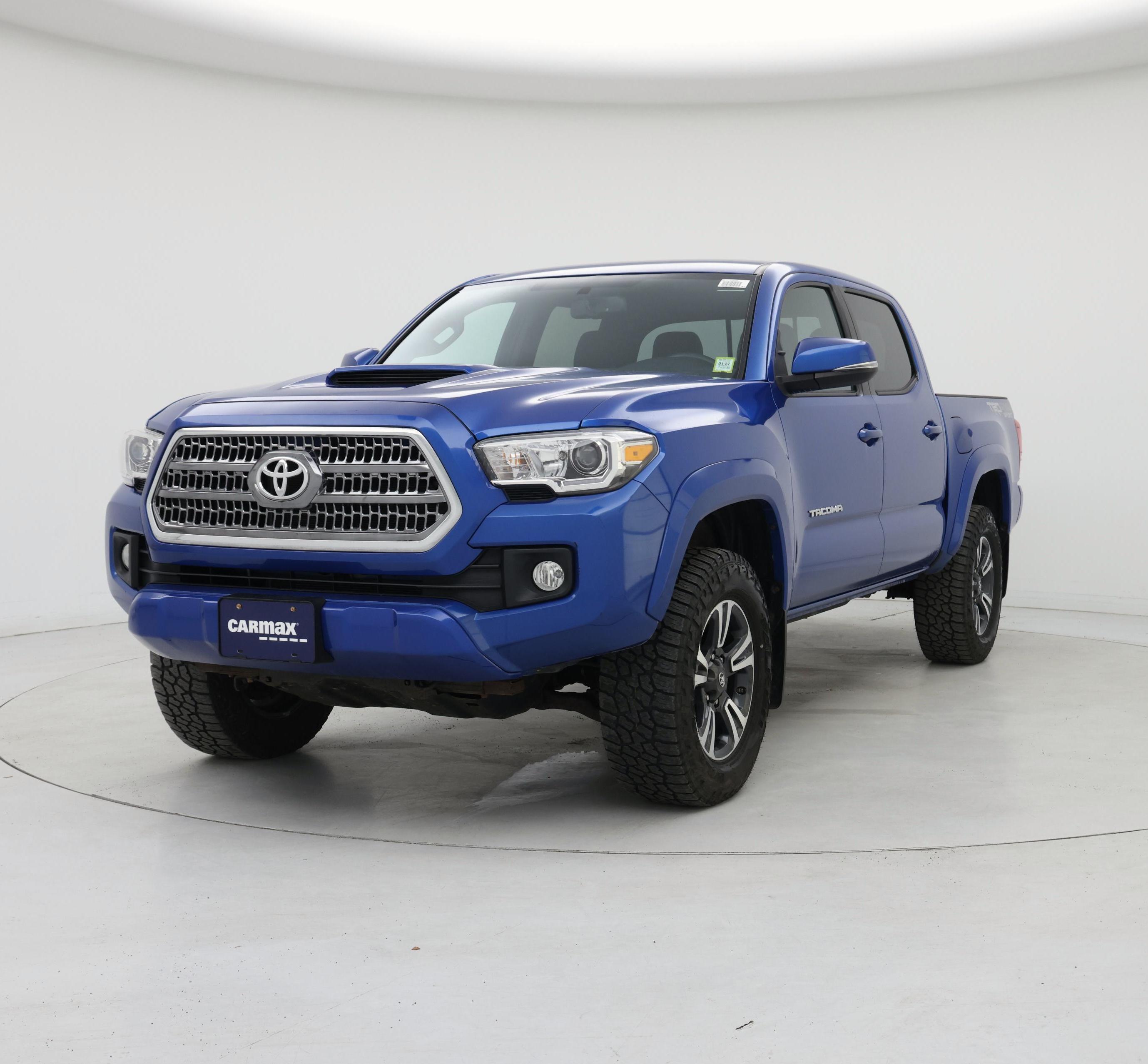 Thumbnail: 2017 Toyota Tacoma - 4