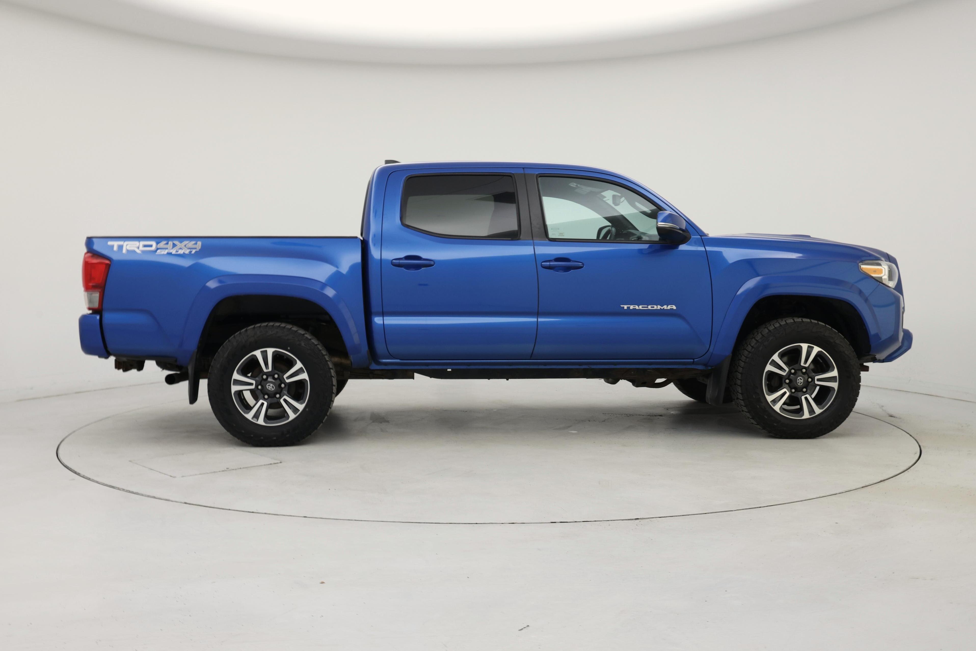 Thumbnail: 2017 Toyota Tacoma - 7