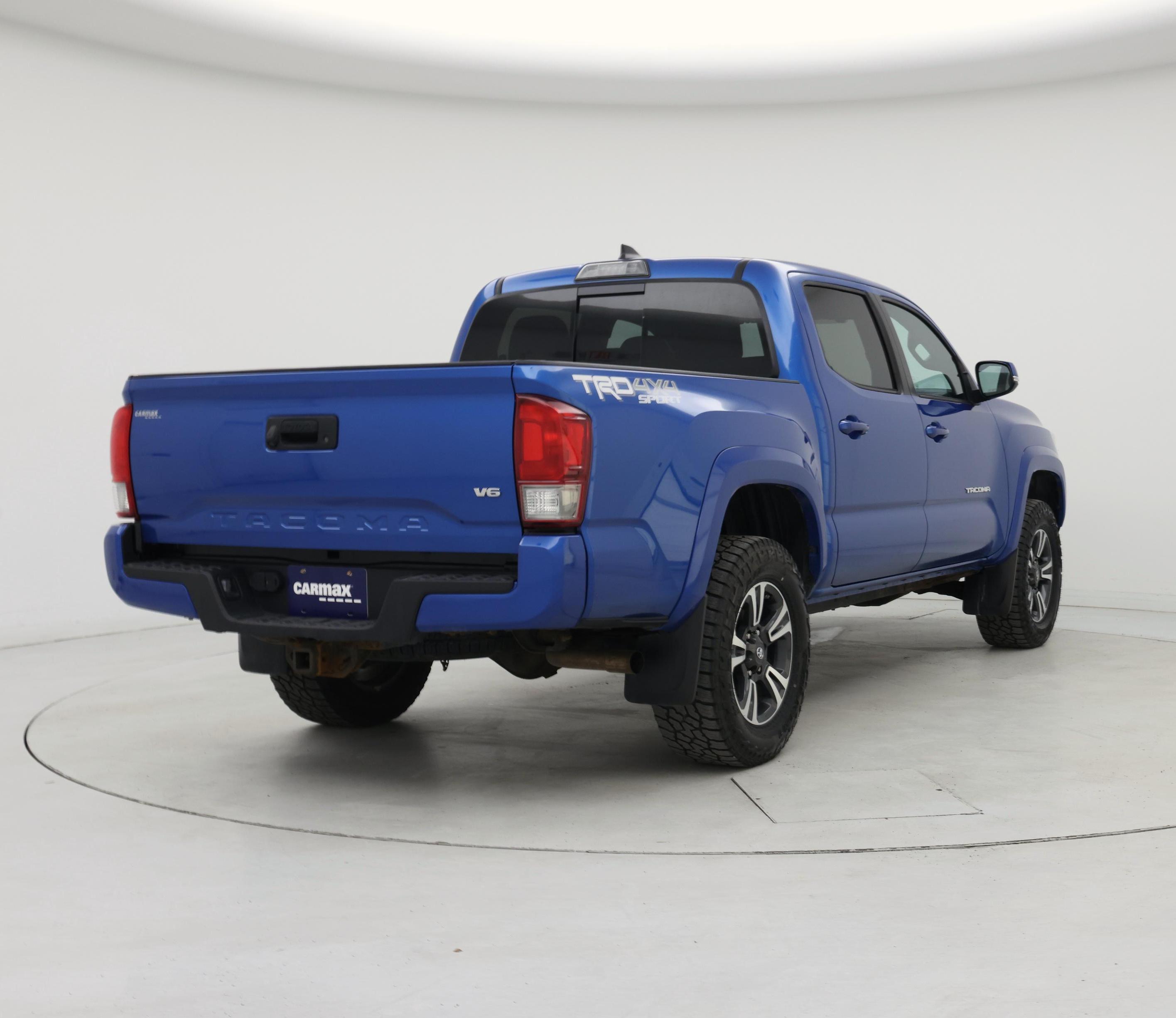 Thumbnail: 2017 Toyota Tacoma - 8