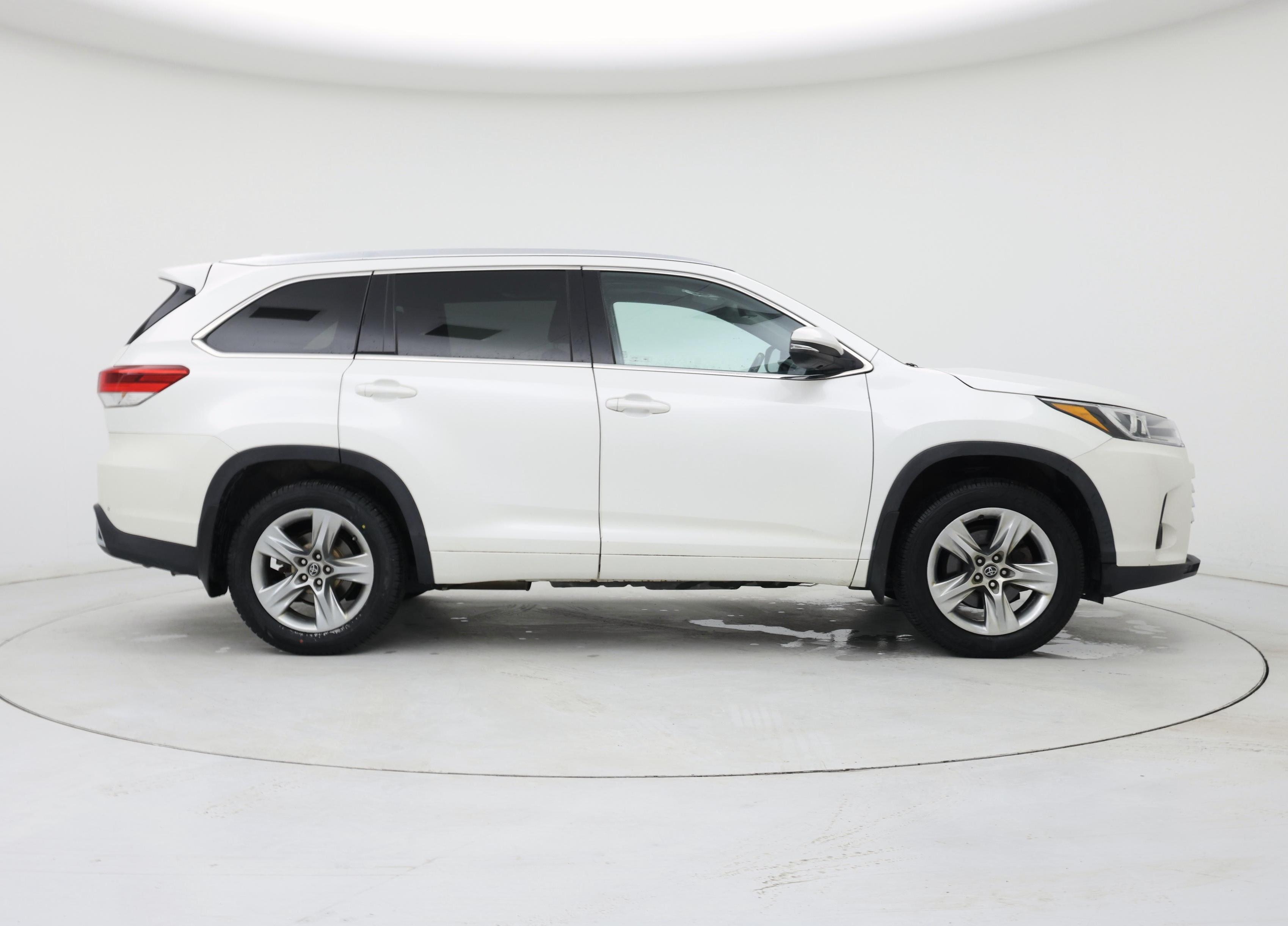 Thumbnail: 2017 Toyota Highlander - 7