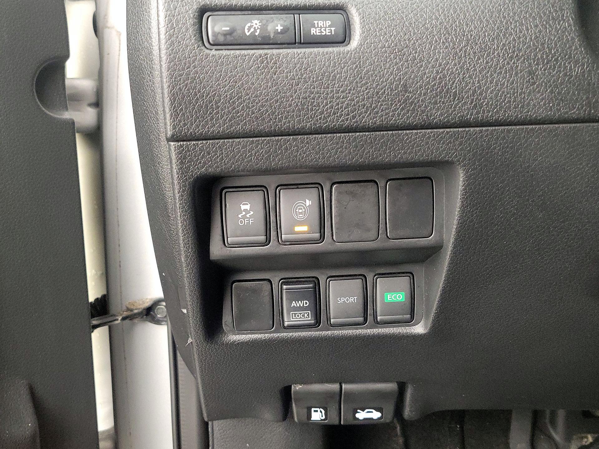 Thumbnail: 2017 Nissan Rogue - 13