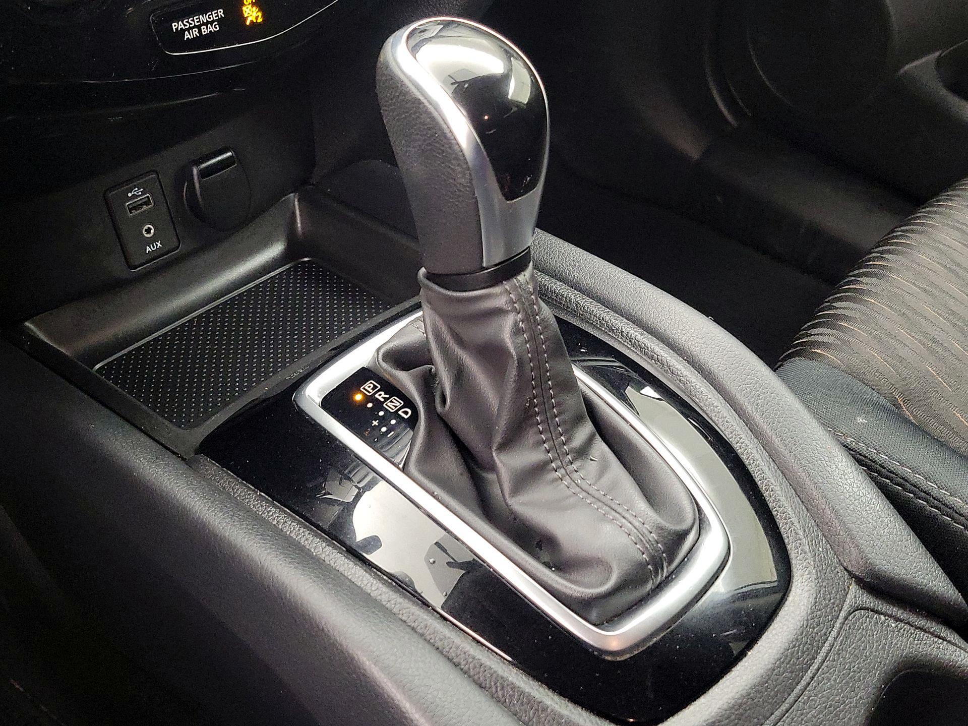 Thumbnail: 2017 Nissan Rogue - 17