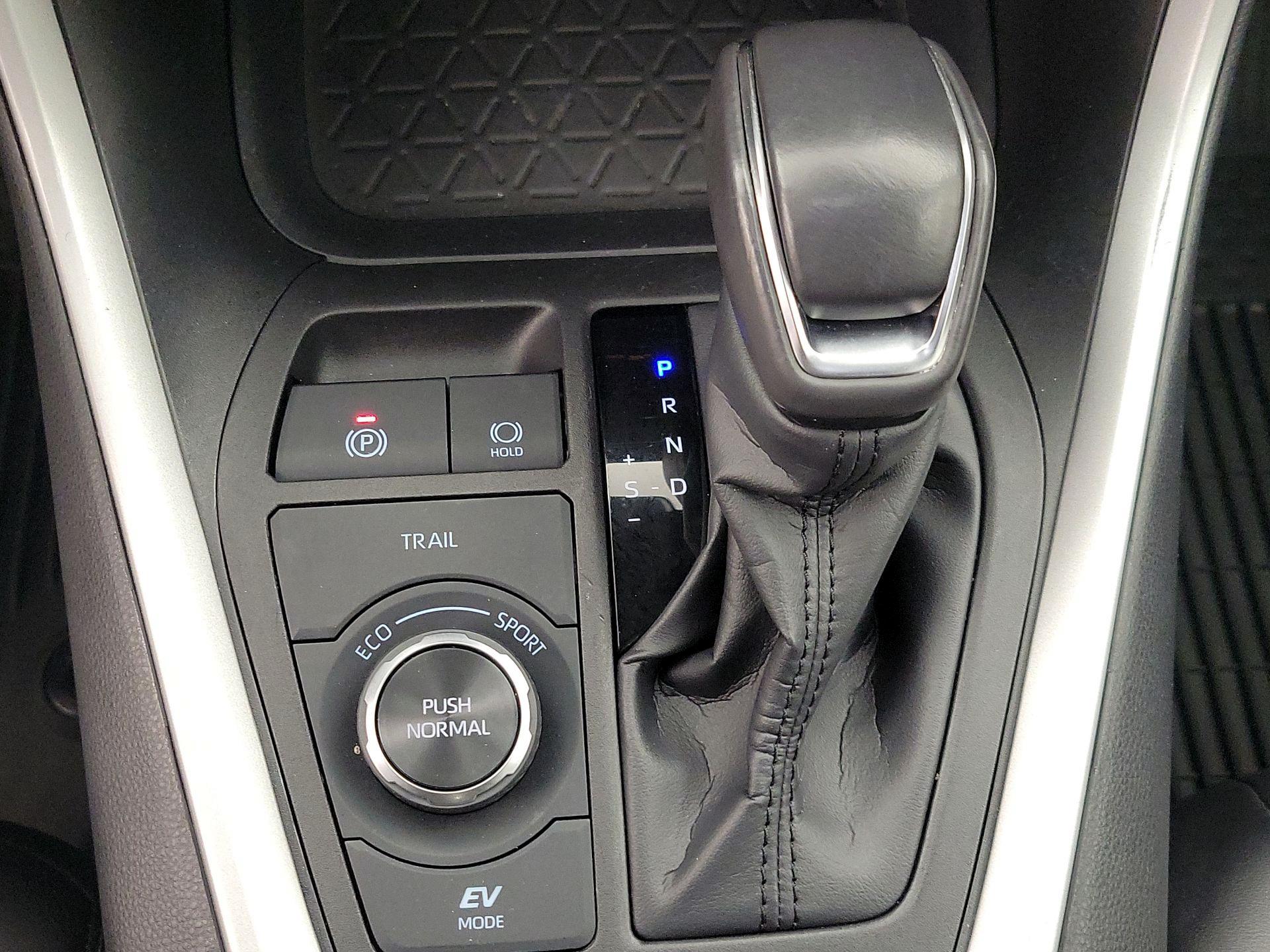 Thumbnail: 2025 Toyota RAV4 - 17