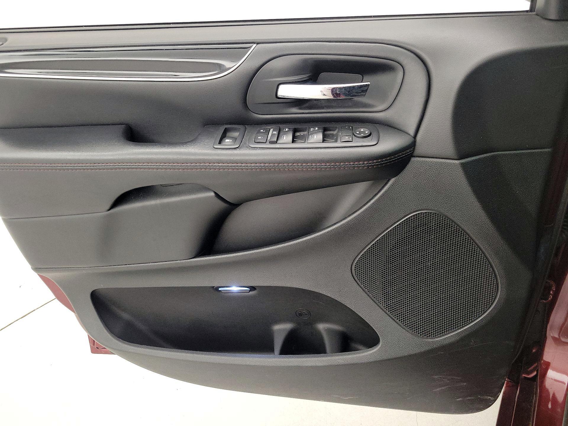 Thumbnail: 2019 Dodge Grand Caravan - 12