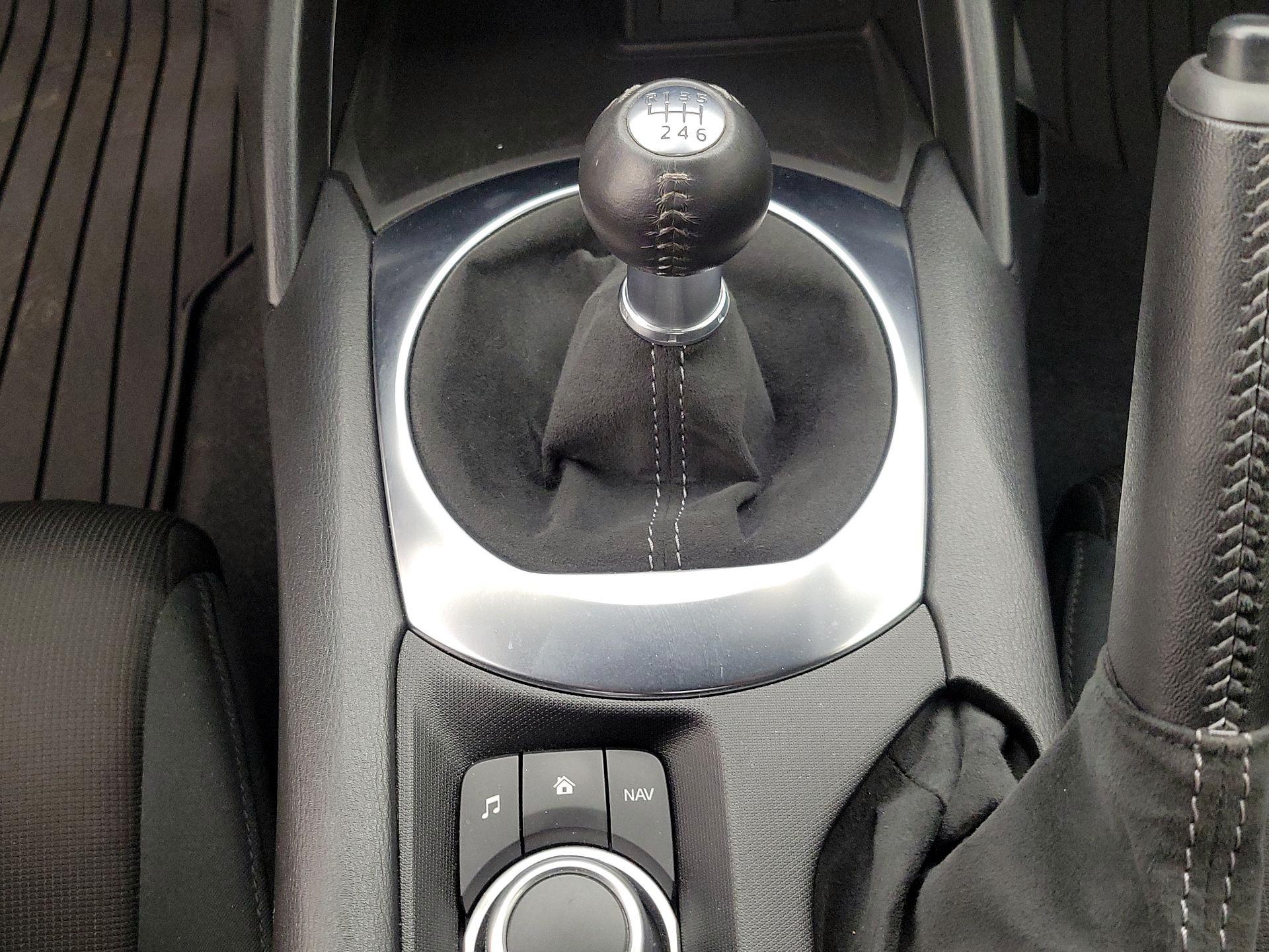 Thumbnail: 2021 Mazda MX-5 Miata - 18