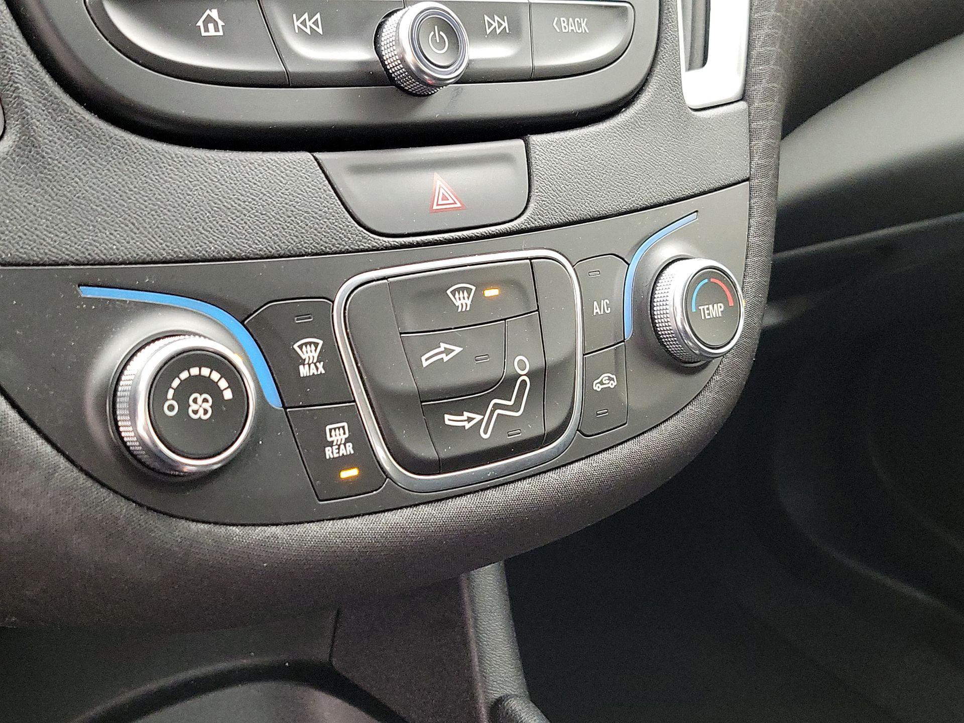 Thumbnail: 2019 Chevrolet Malibu - 16