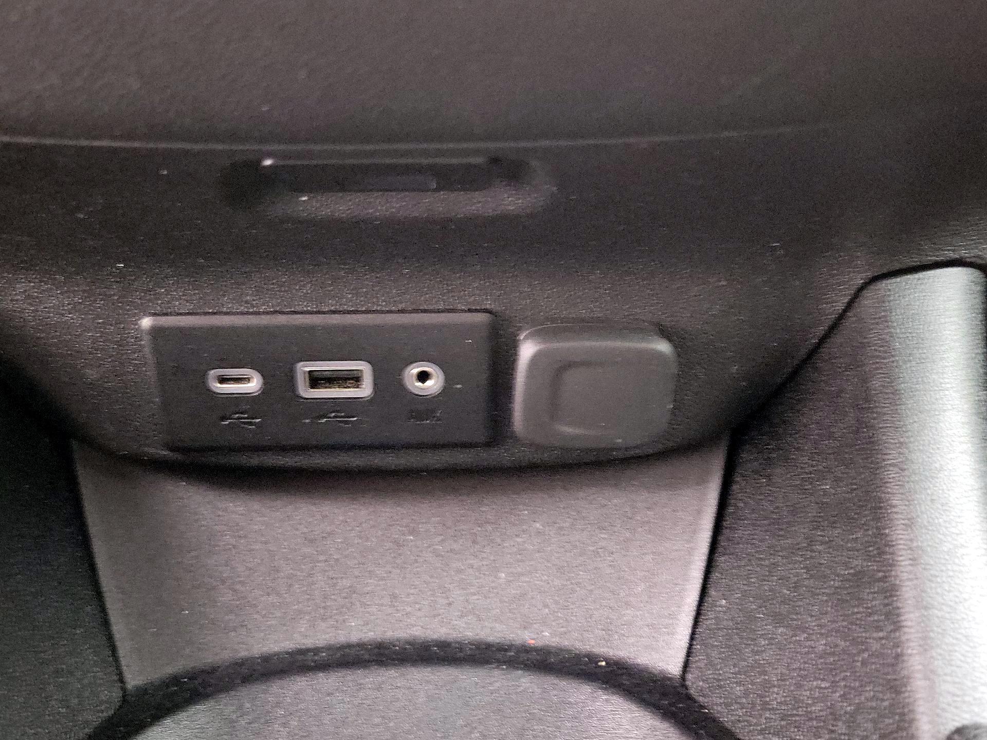 Thumbnail: 2019 Chevrolet Malibu - 18