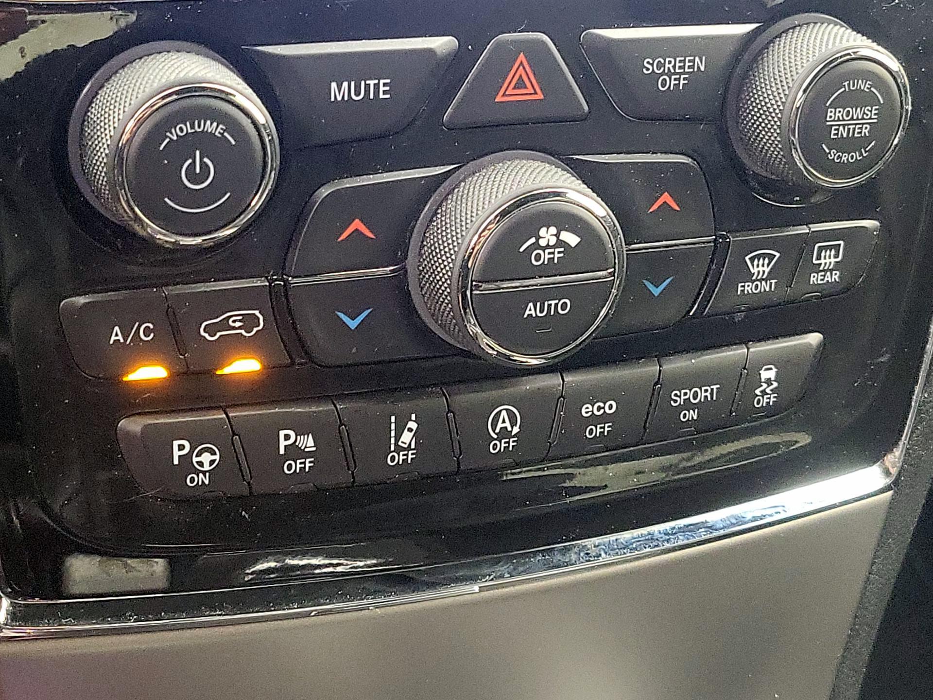 Thumbnail: 2022 Jeep Grand Cherokee - 17