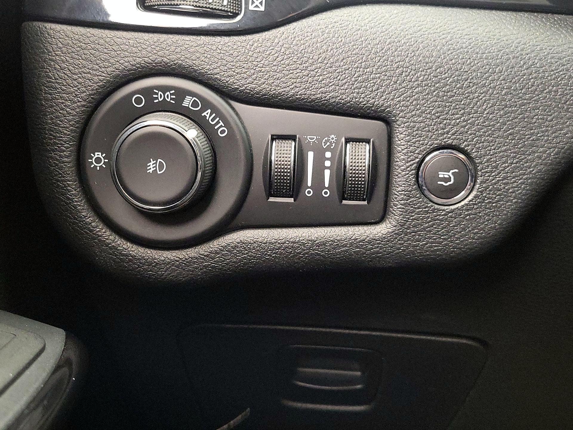 Thumbnail: 2023 Jeep Cherokee - 13