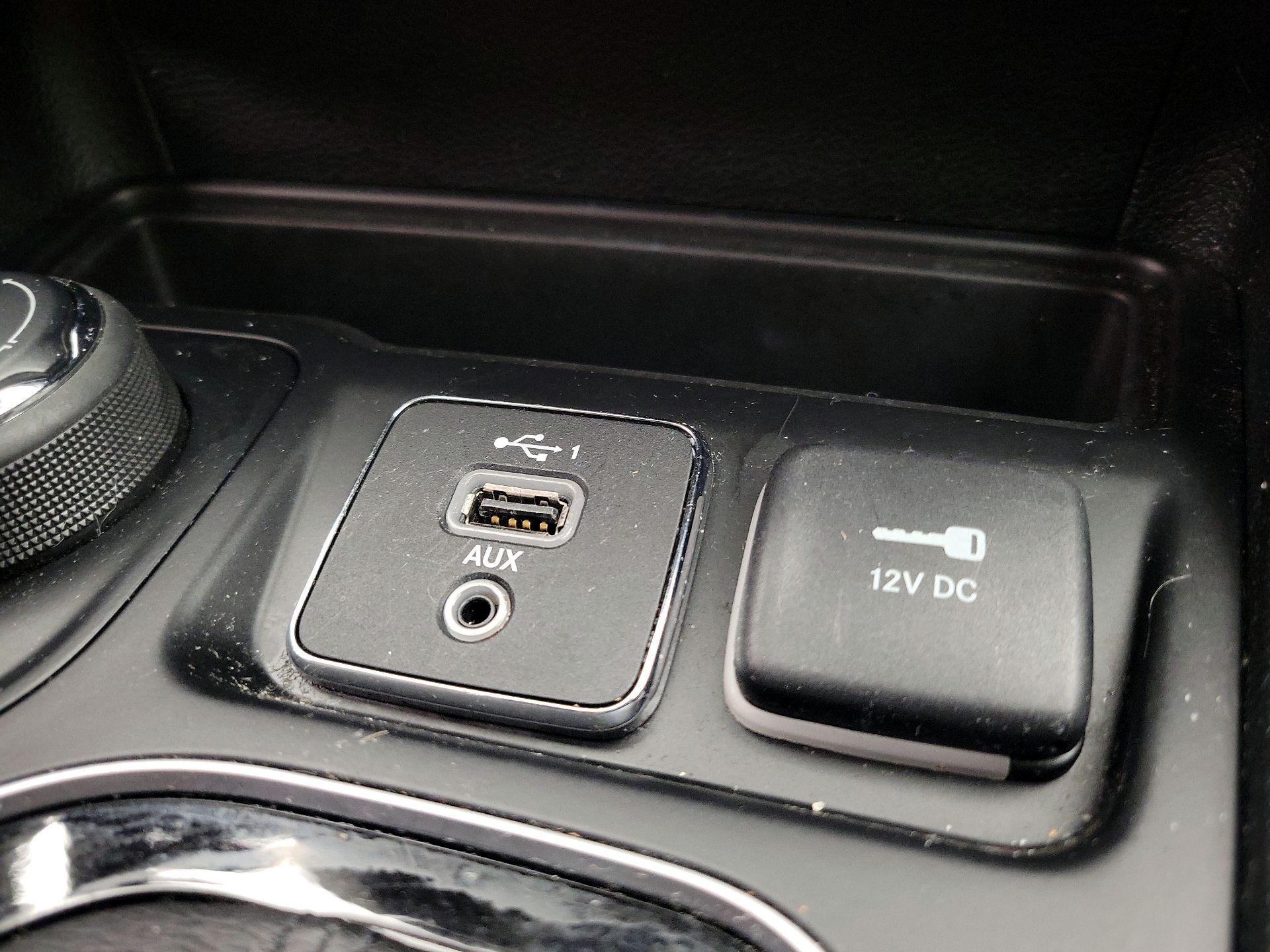 Thumbnail: 2023 Jeep Cherokee - 19