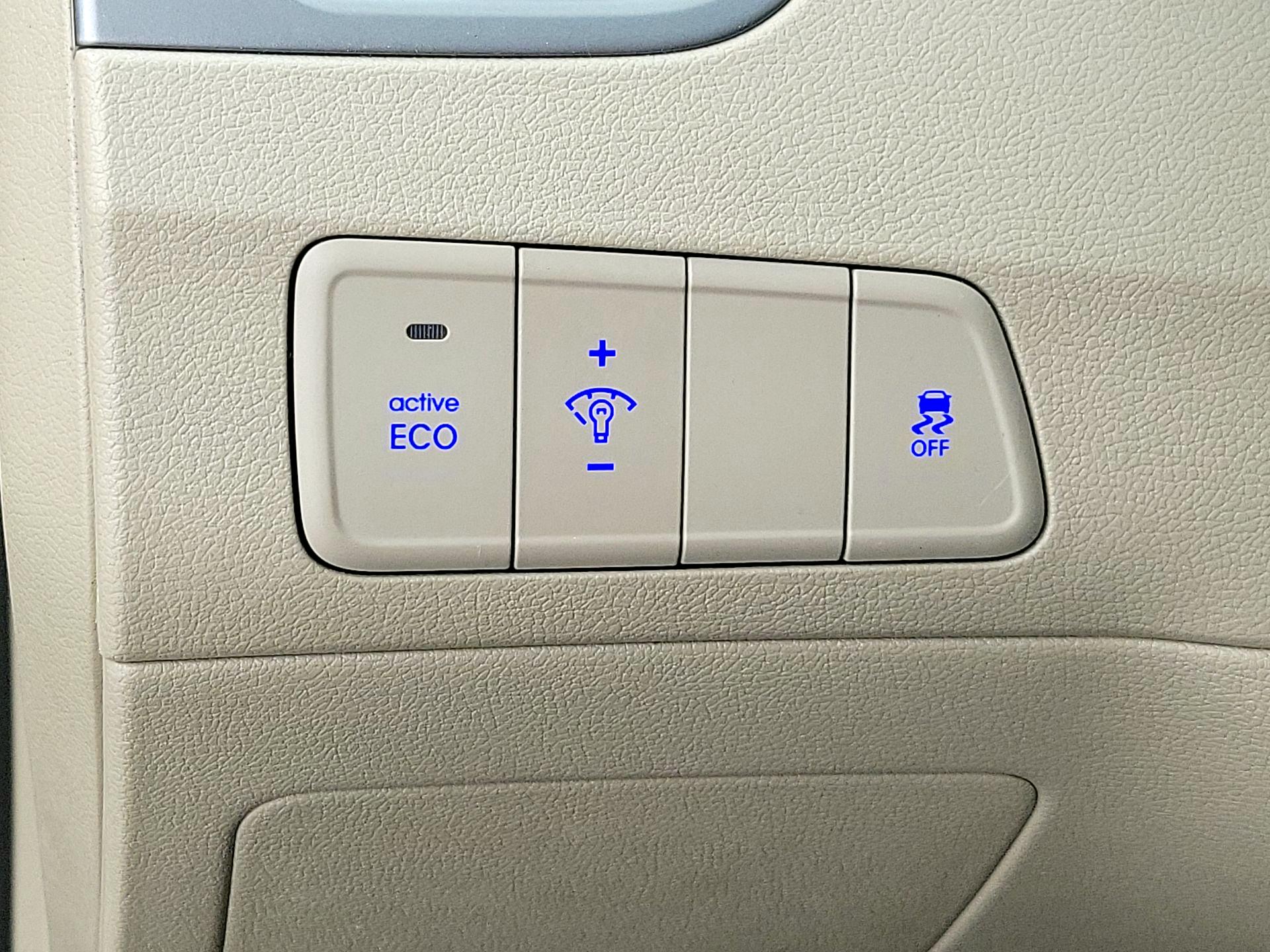 Thumbnail: 2015 Hyundai Elantra - 13