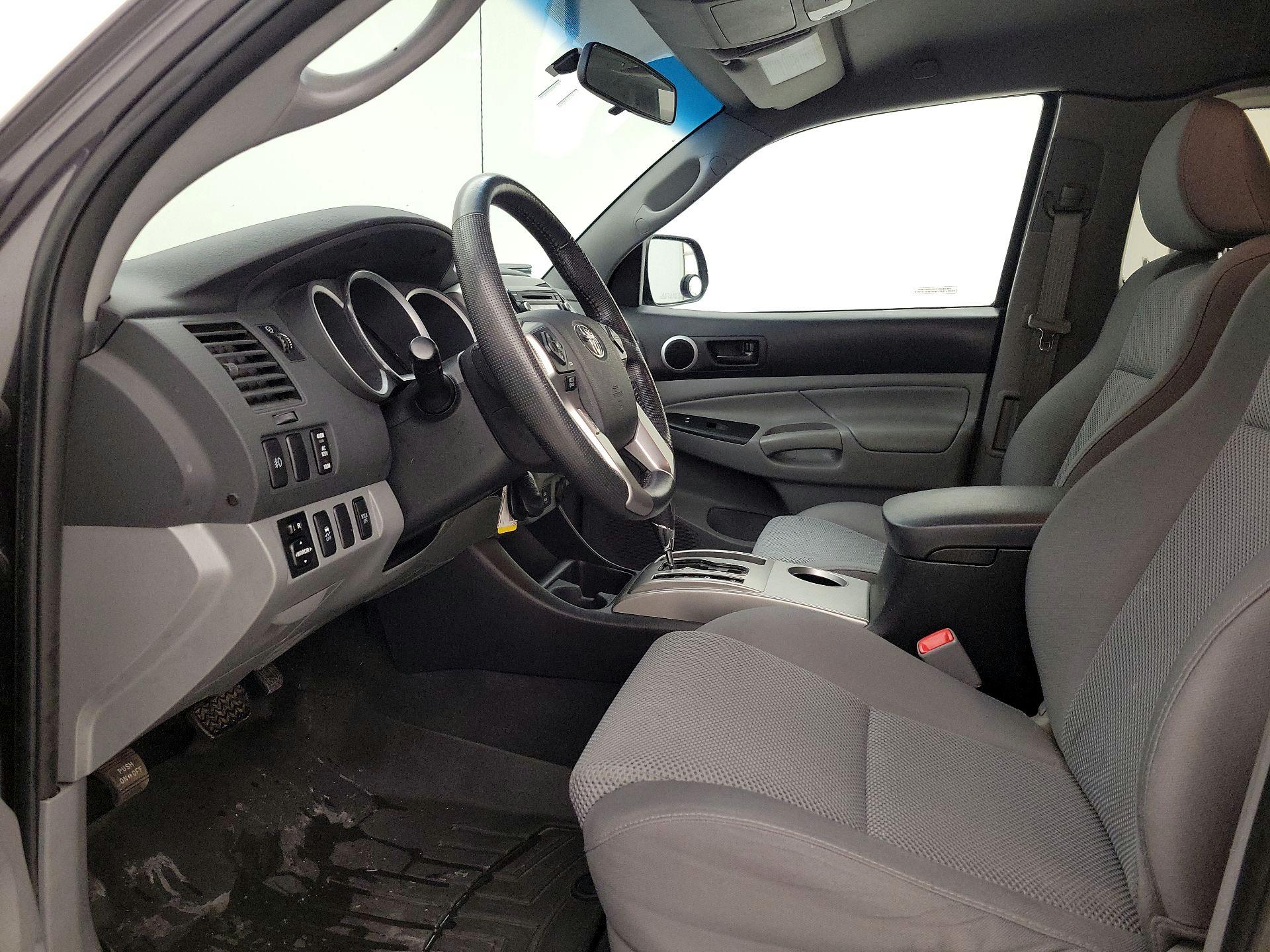 Thumbnail: 2015 Toyota Tacoma - 11