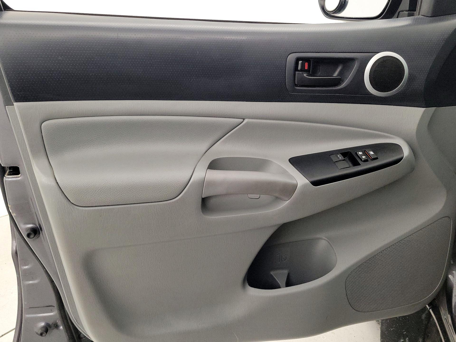 Thumbnail: 2015 Toyota Tacoma - 12