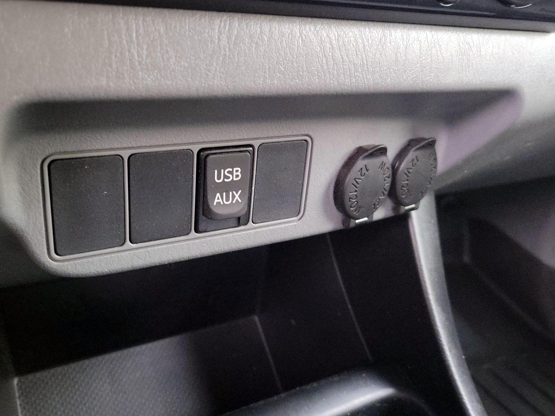 Thumbnail: 2015 Toyota Tacoma - 18