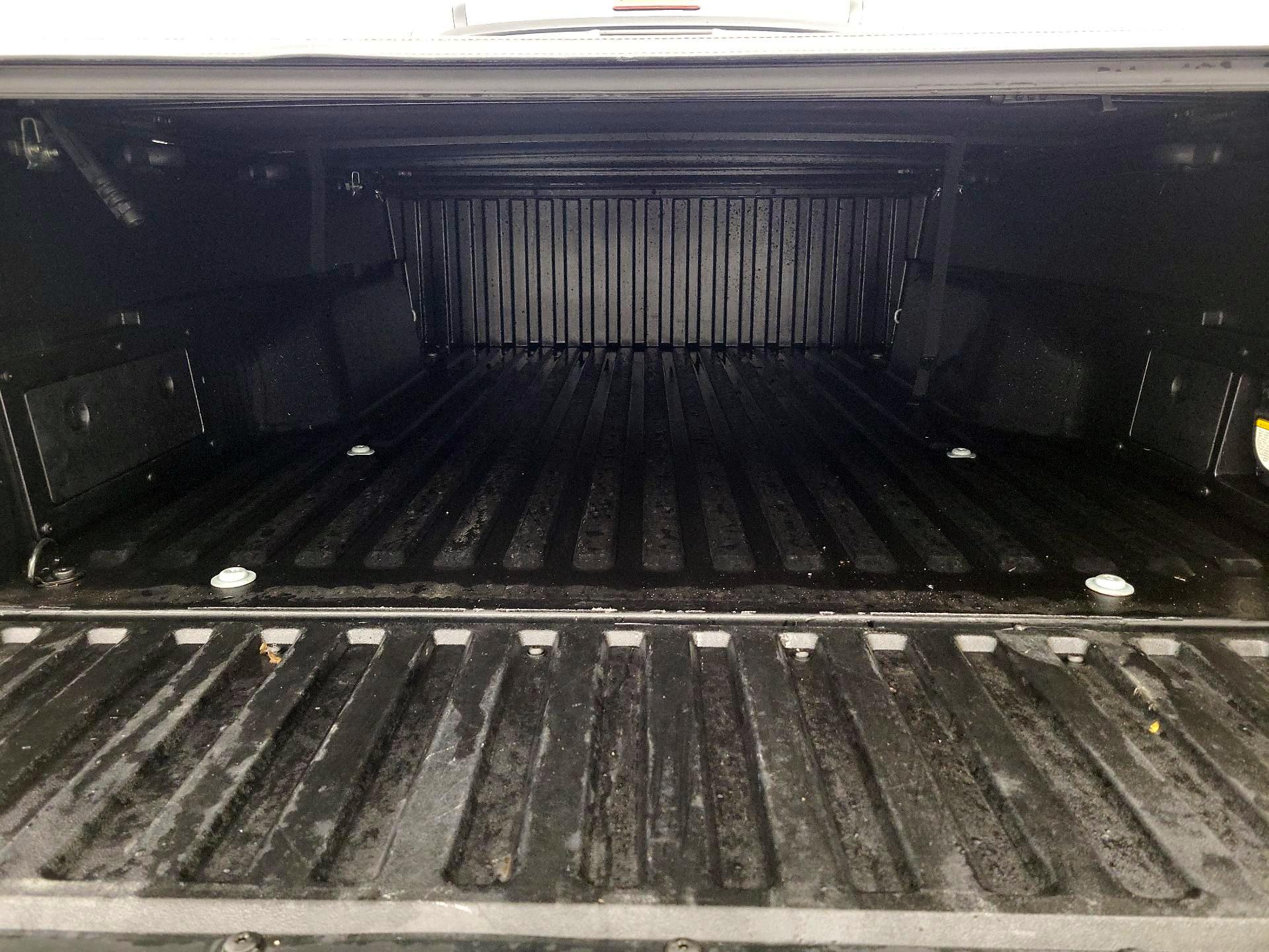 Thumbnail: 2015 Toyota Tacoma - 20