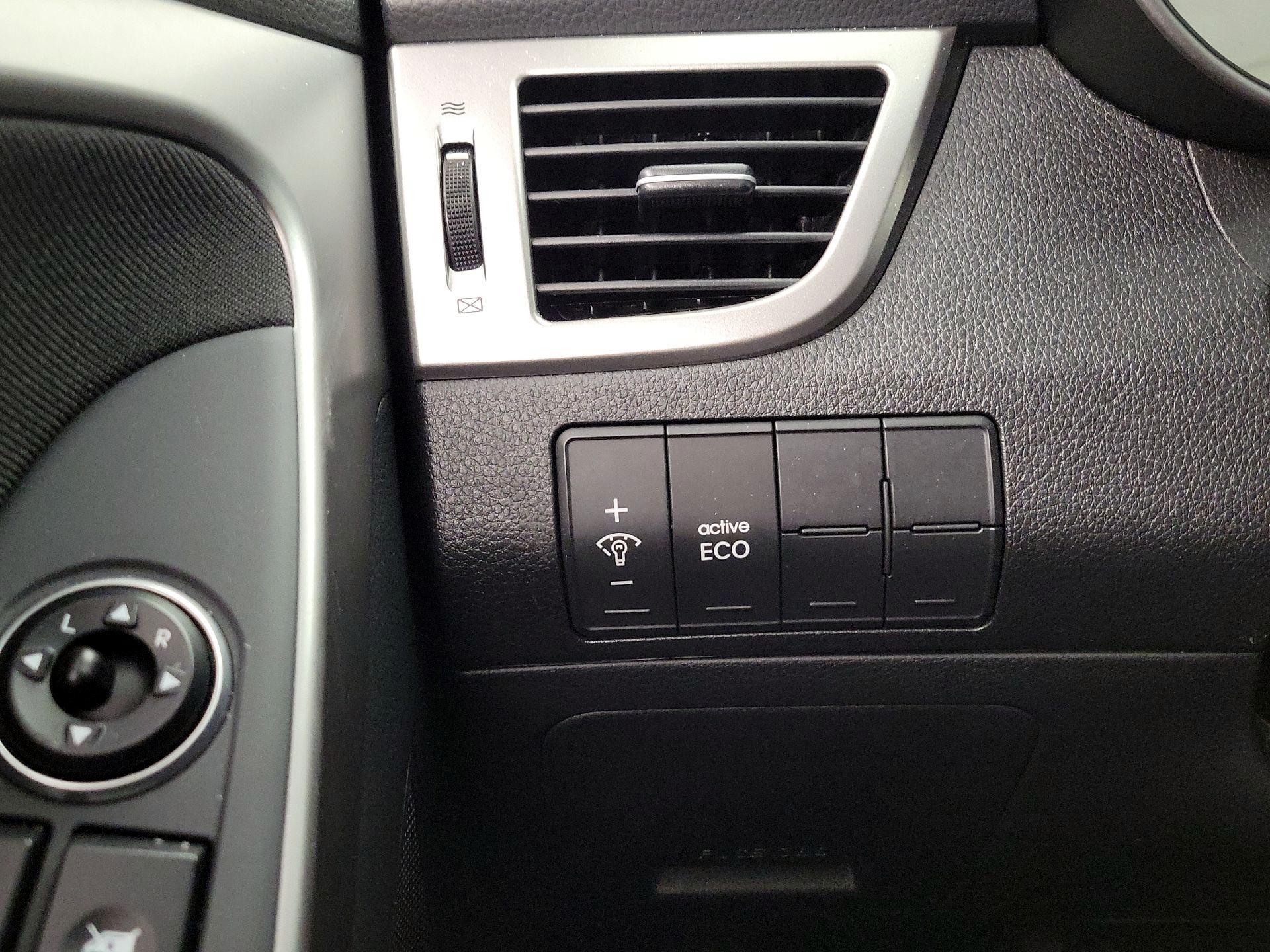 Thumbnail: 2017 Hyundai Elantra - 13