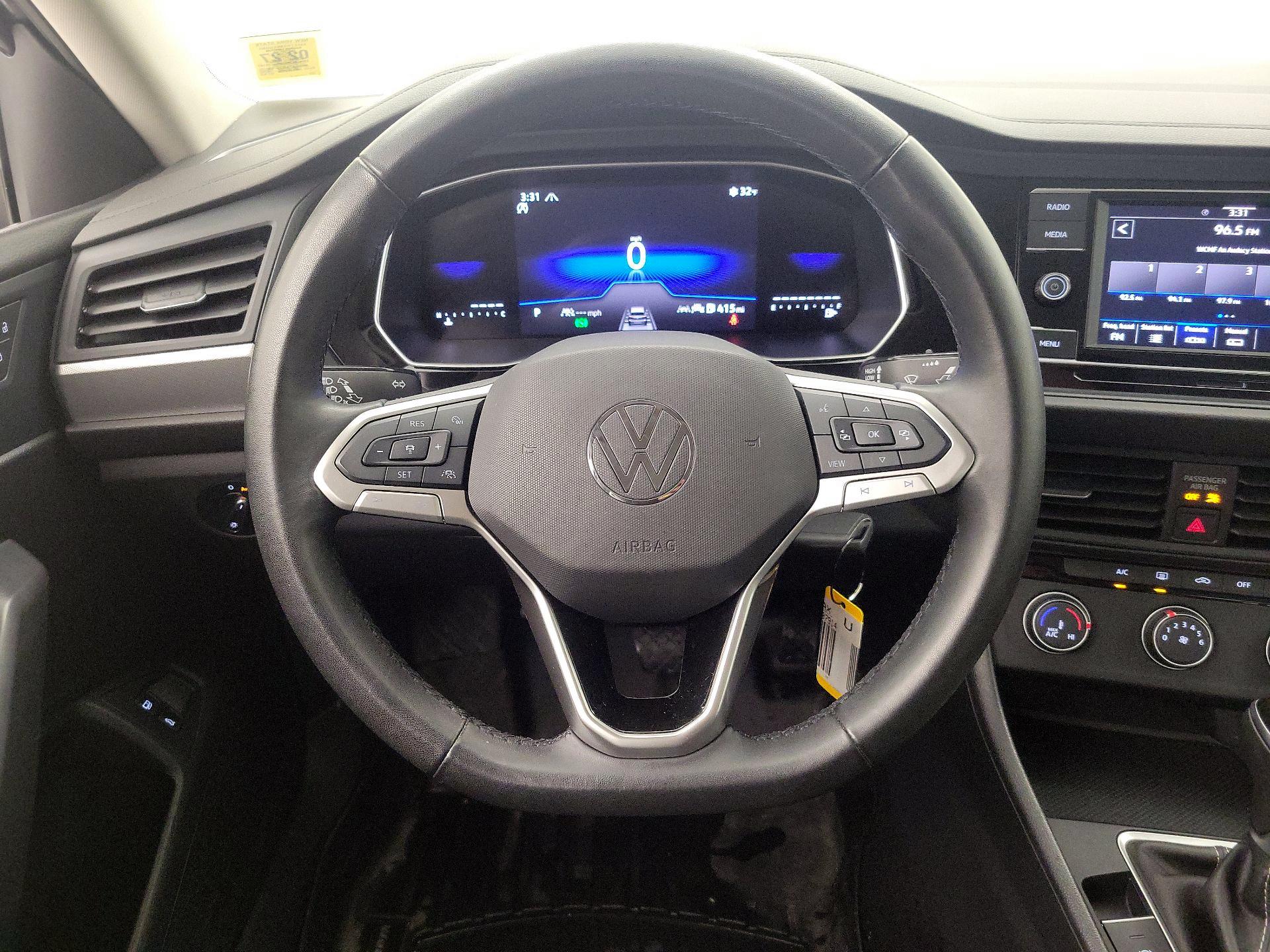 Thumbnail: 2024 Volkswagen Jetta - 10