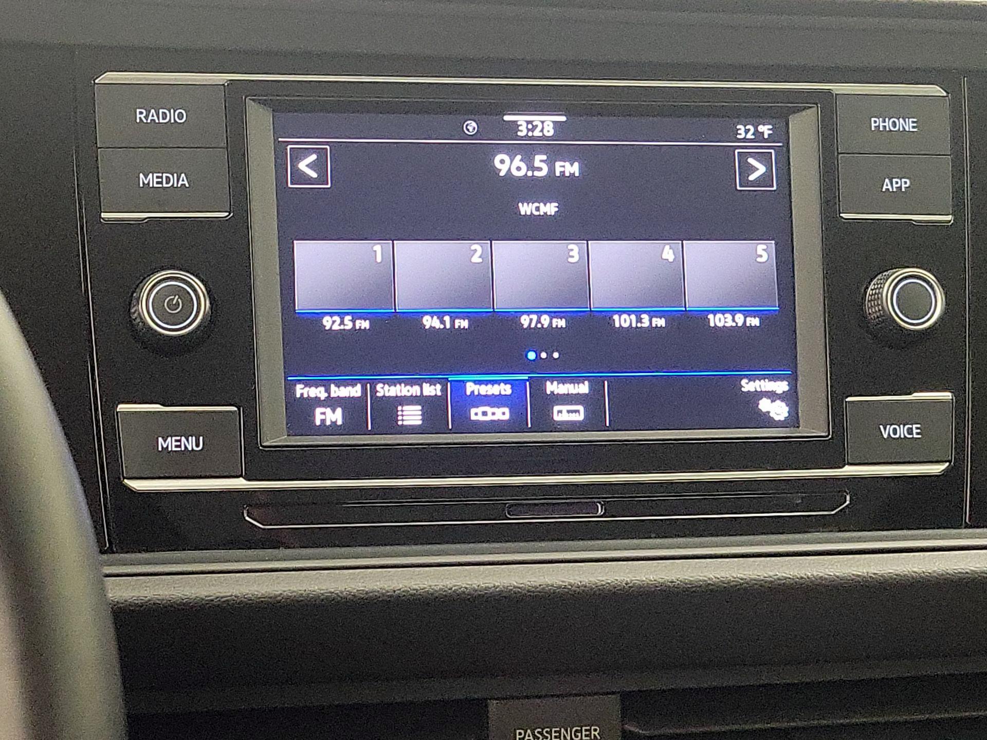 Thumbnail: 2024 Volkswagen Jetta - 15