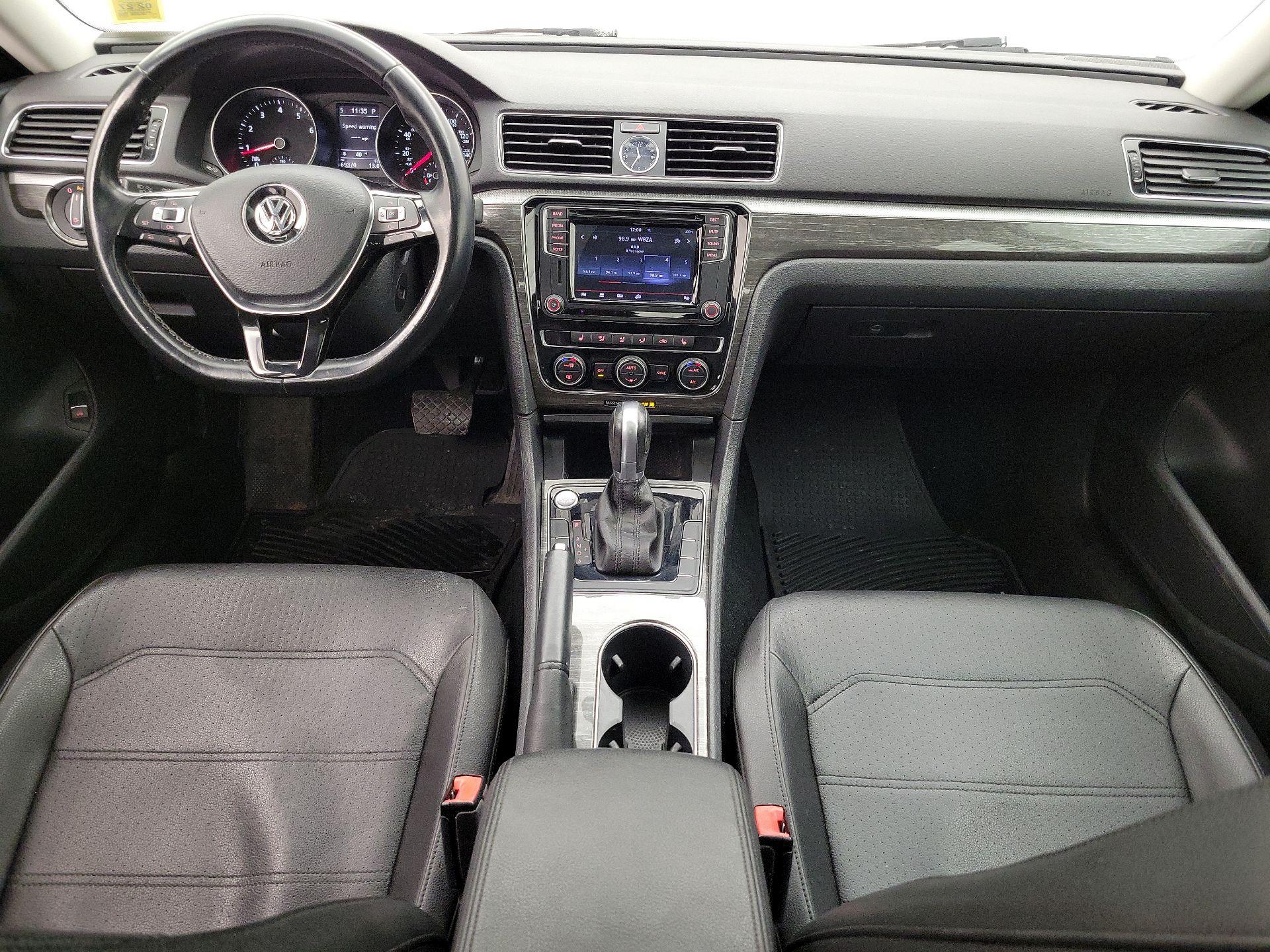 Thumbnail: 2017 Volkswagen Passat - 9