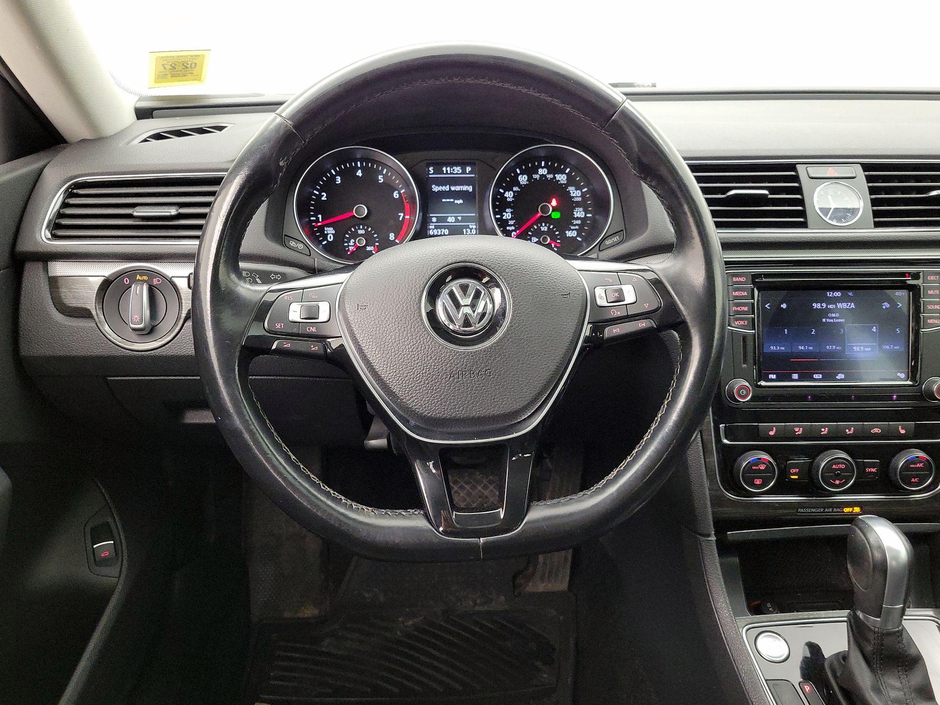 Thumbnail: 2017 Volkswagen Passat - 10