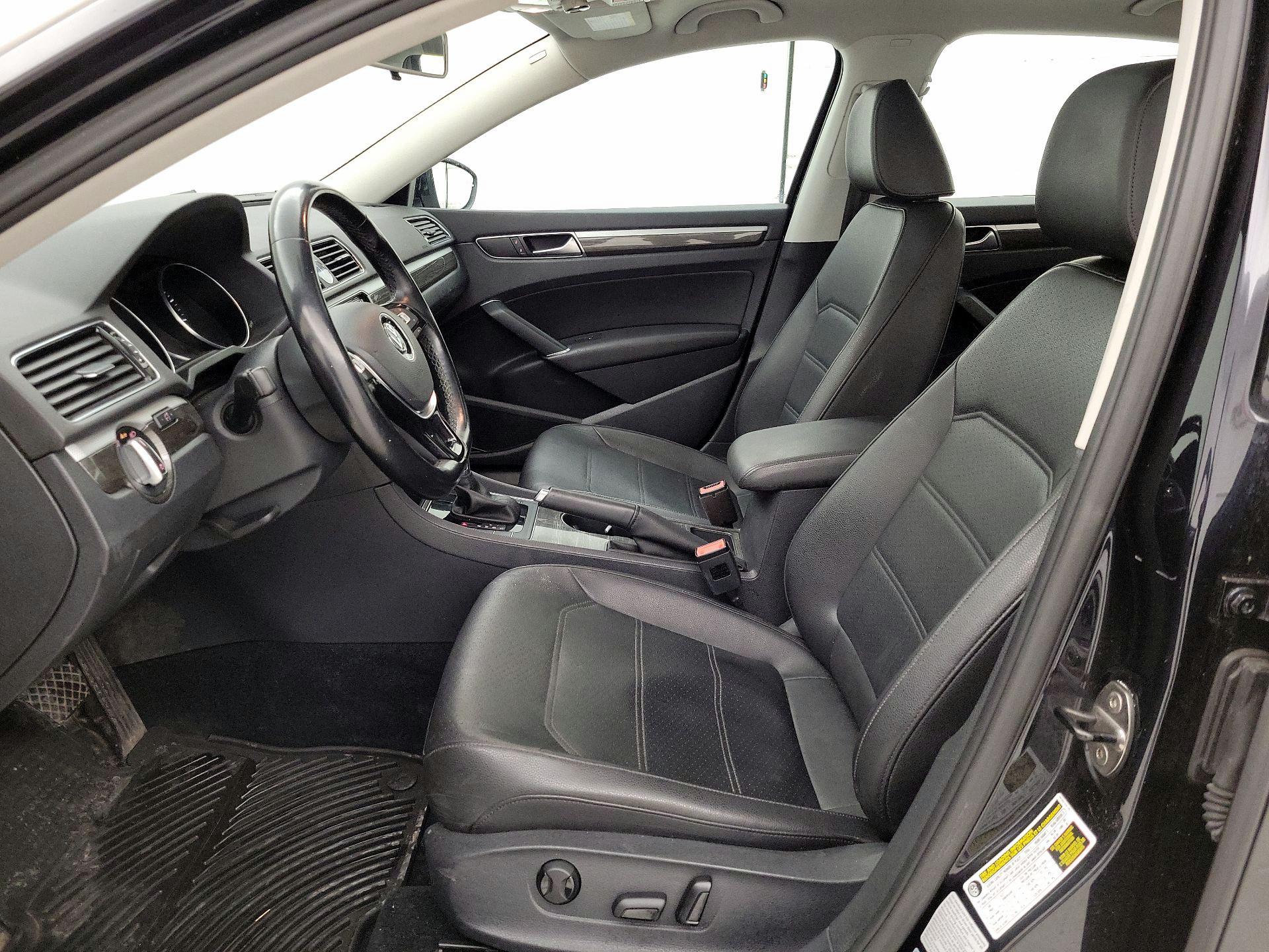 Thumbnail: 2017 Volkswagen Passat - 11