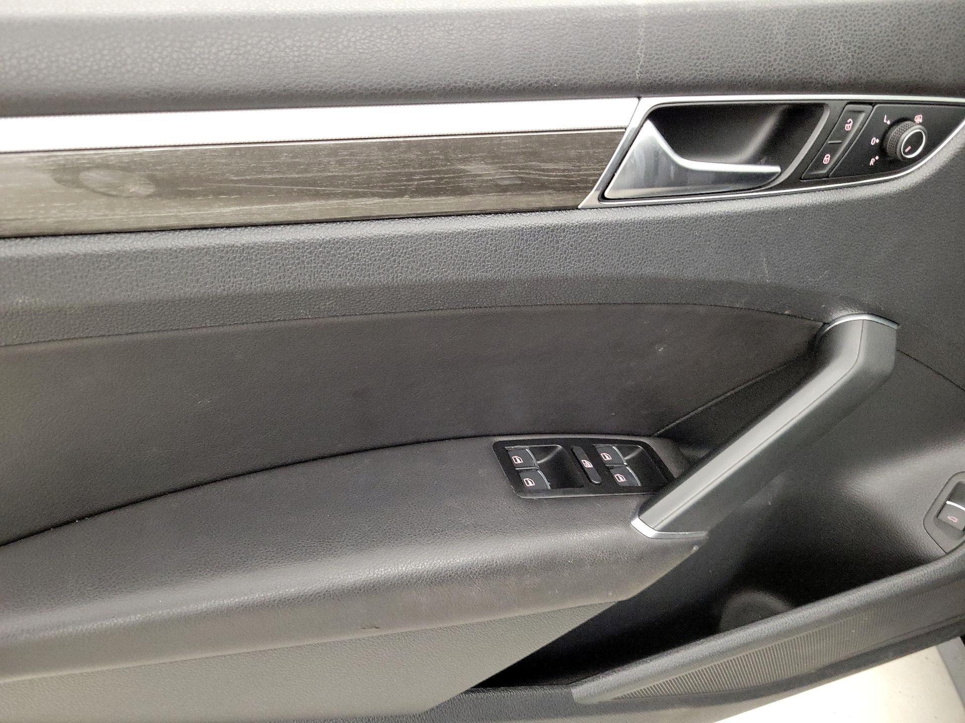 Thumbnail: 2017 Volkswagen Passat - 12