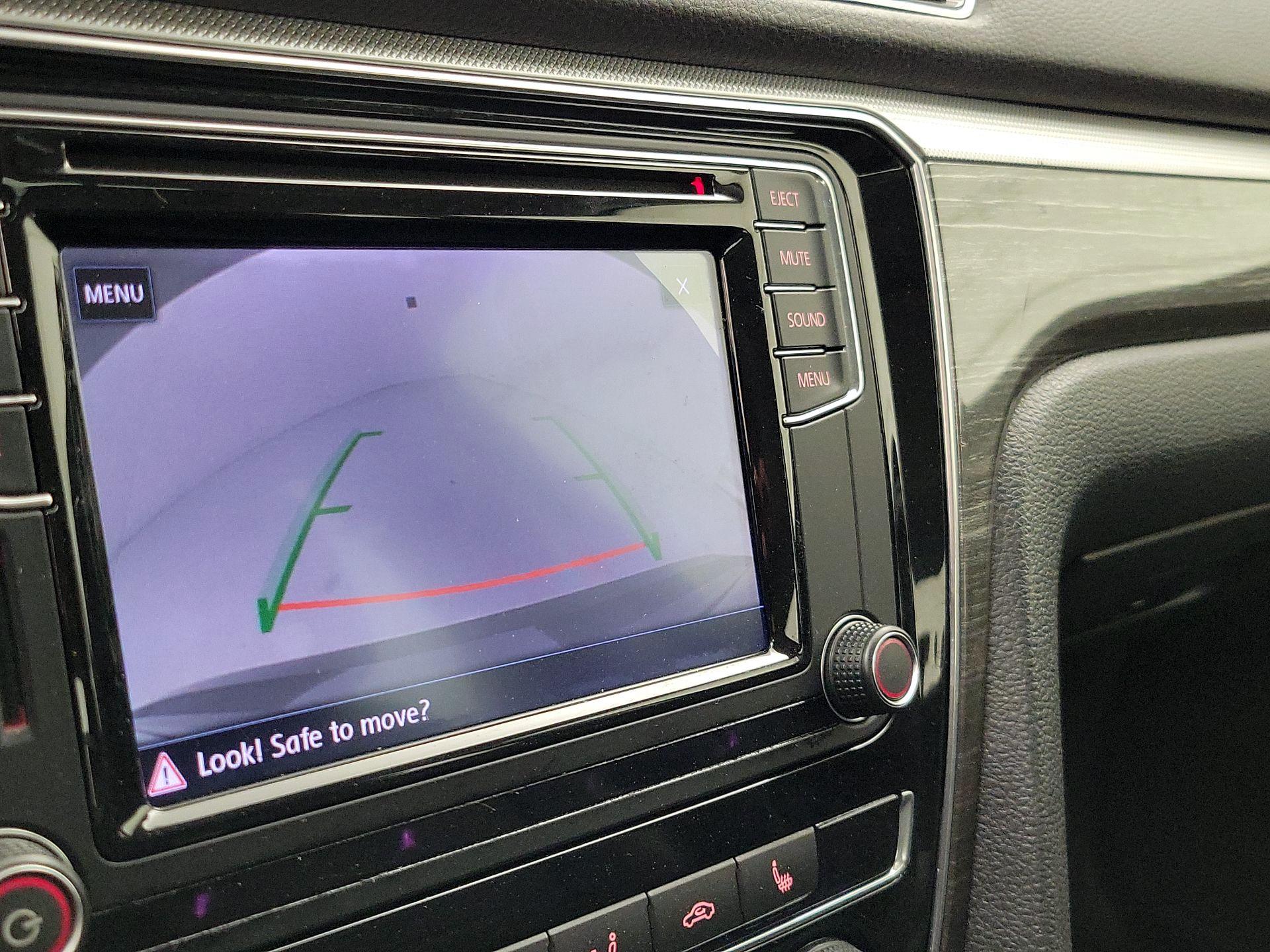 Thumbnail: 2017 Volkswagen Passat - 14