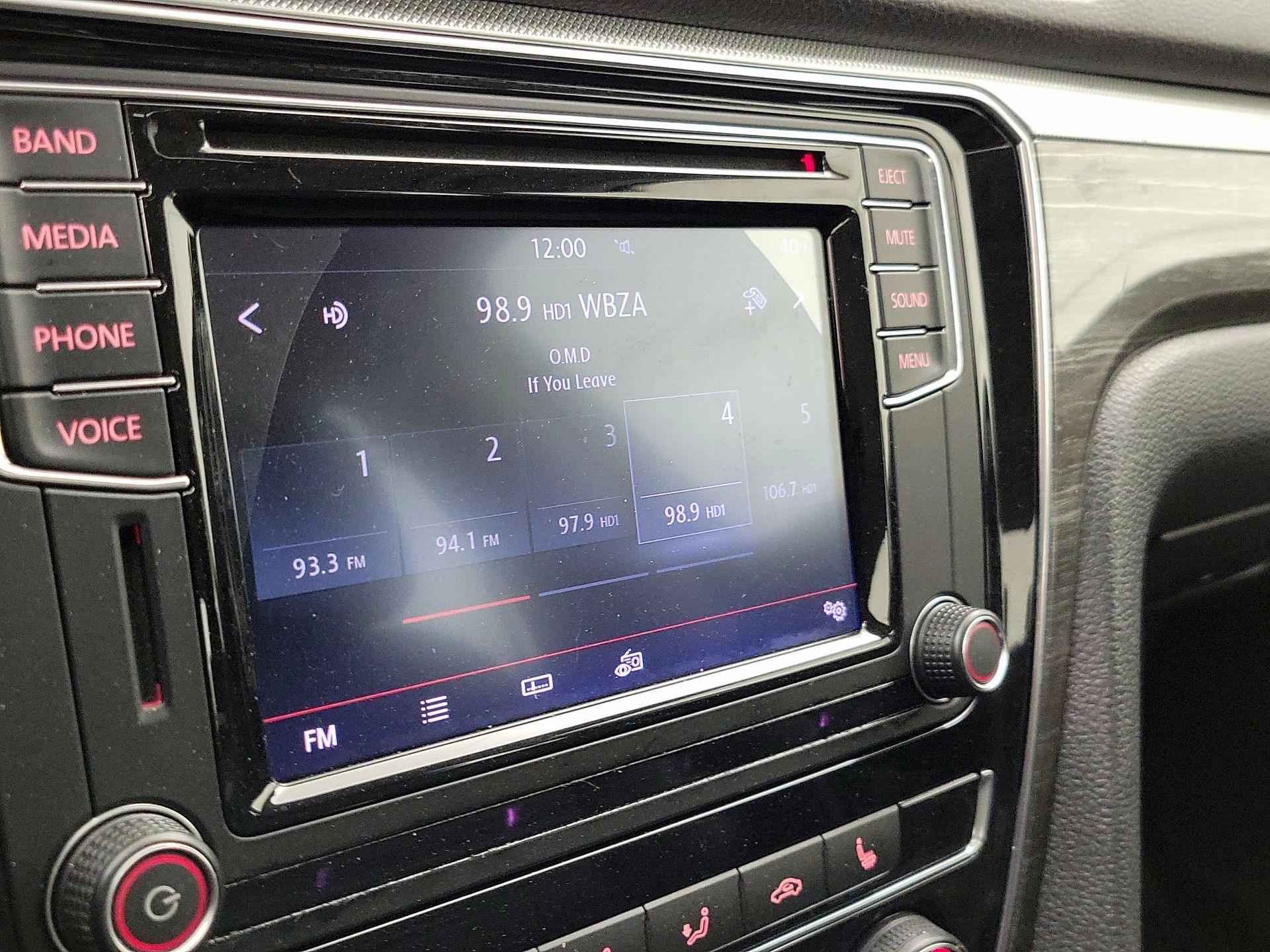 Thumbnail: 2017 Volkswagen Passat - 15