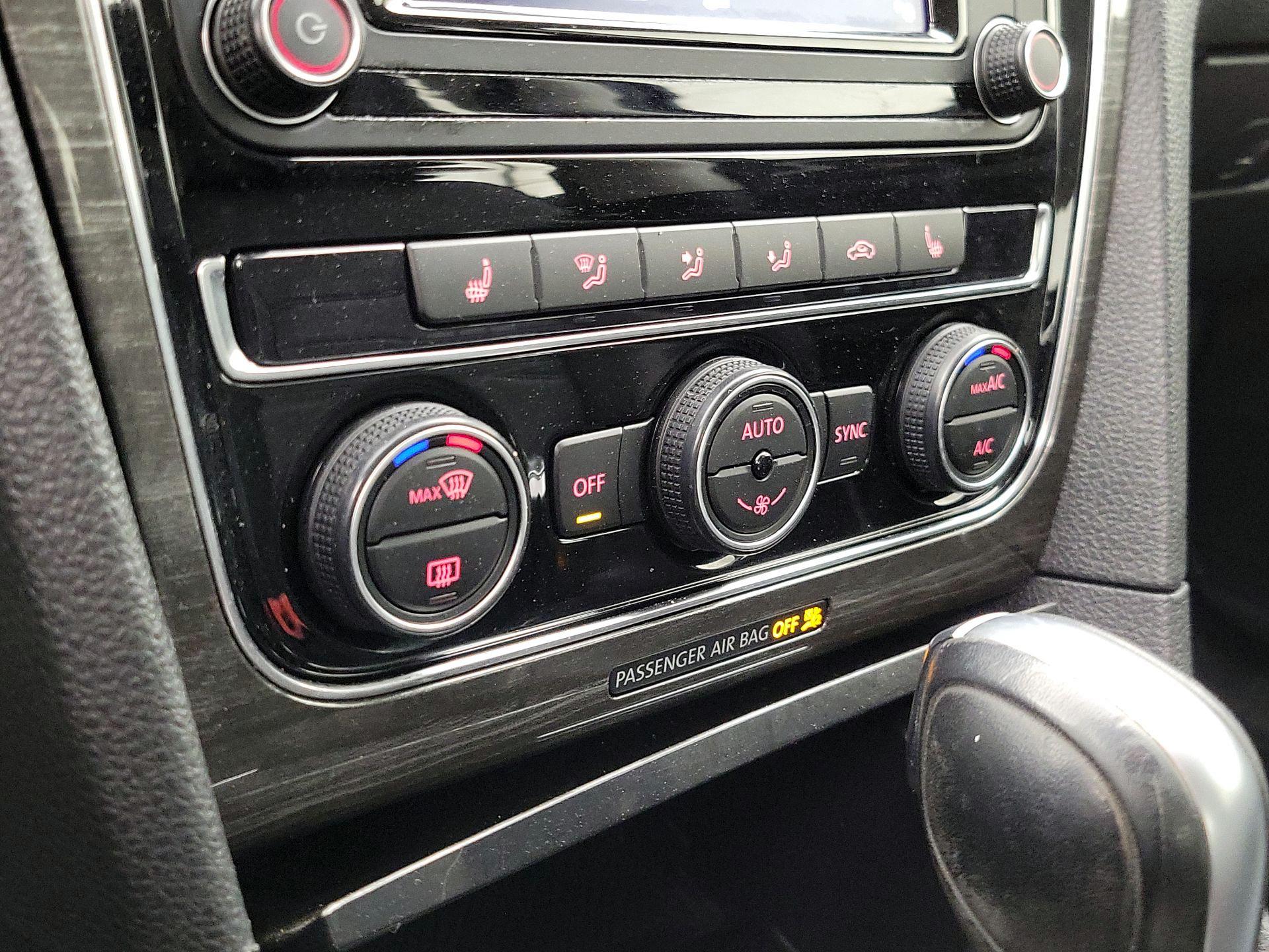 Thumbnail: 2017 Volkswagen Passat - 16