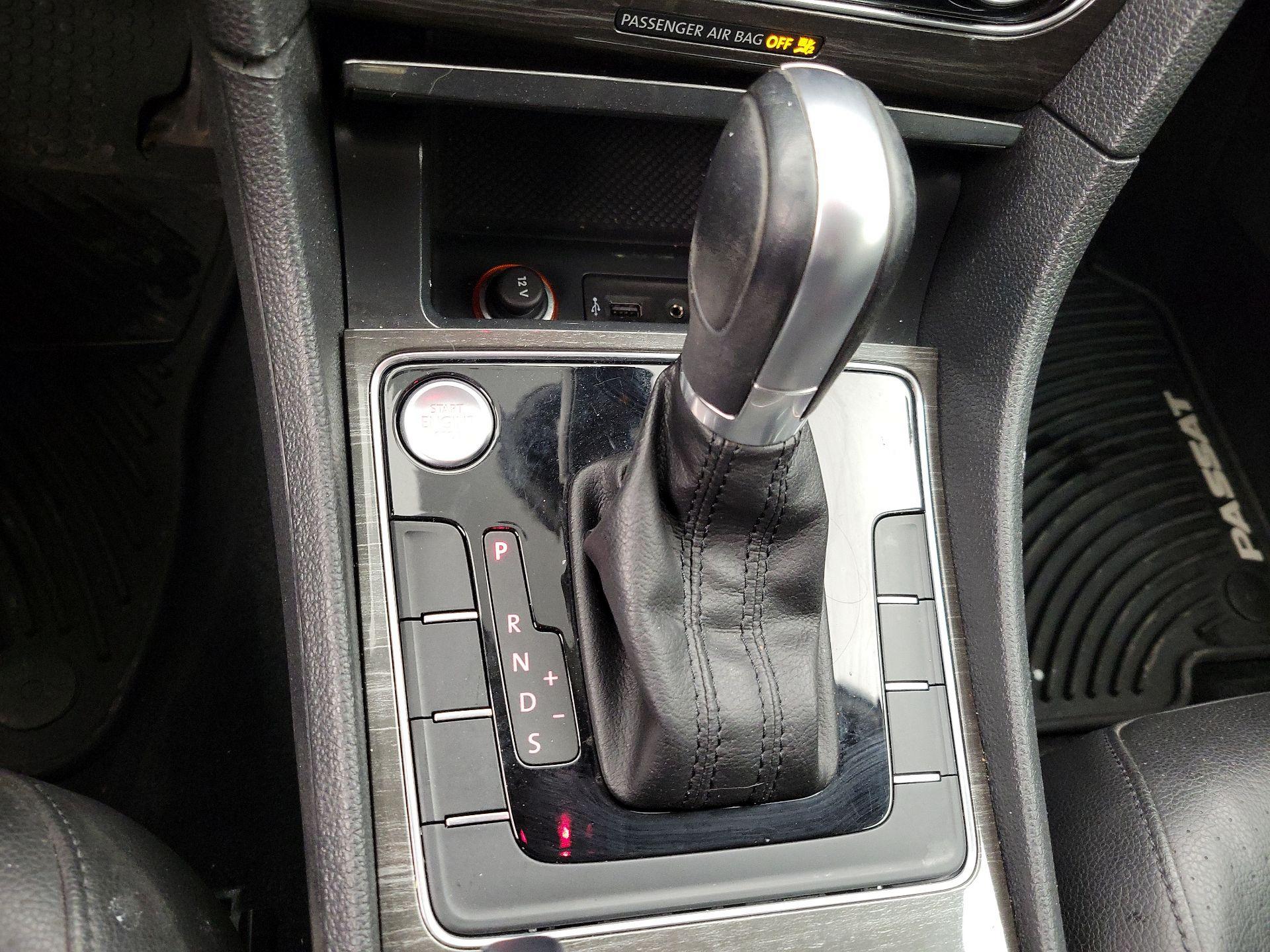 Thumbnail: 2017 Volkswagen Passat - 17