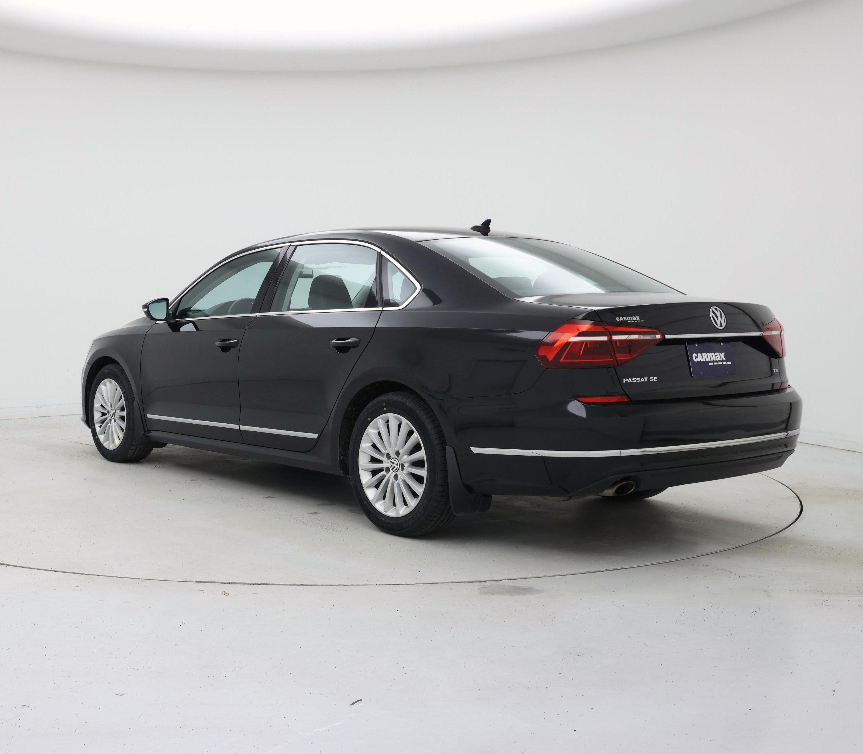 Thumbnail: 2017 Volkswagen Passat - 2